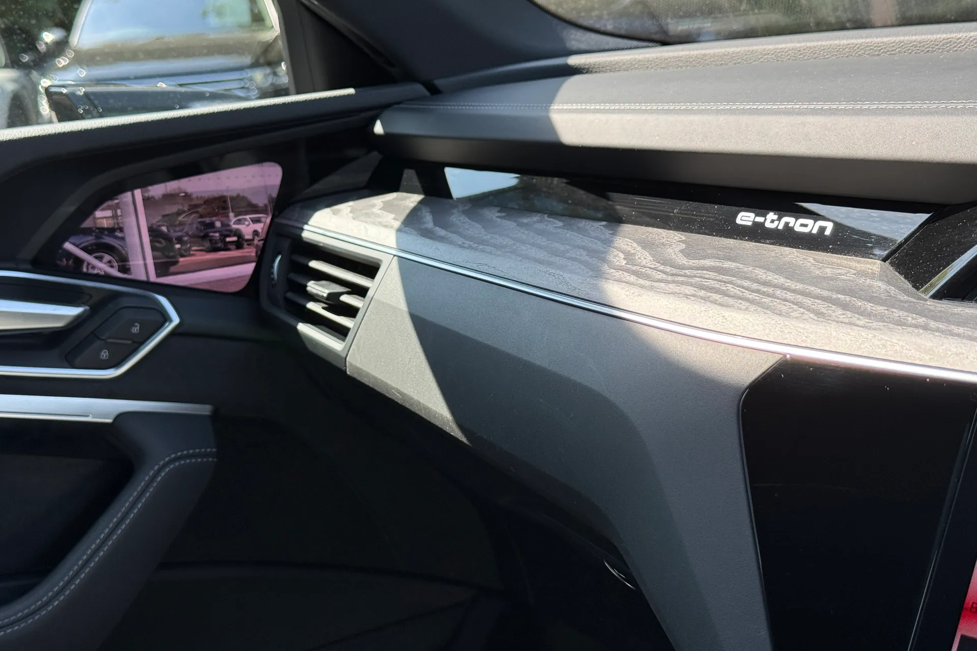 Audi e-tron thumbnail image number 25