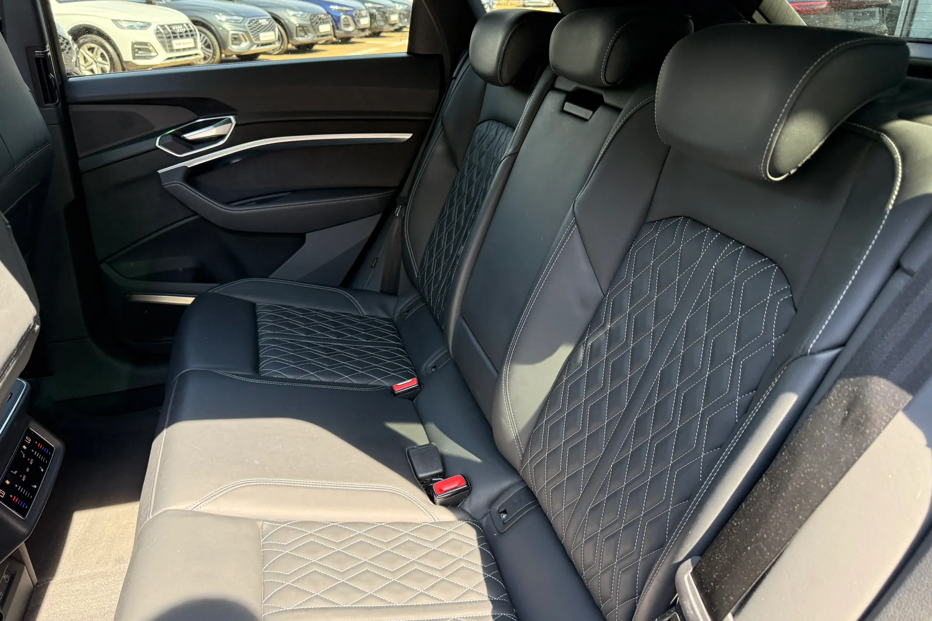 Audi e-tron thumbnail image number 53