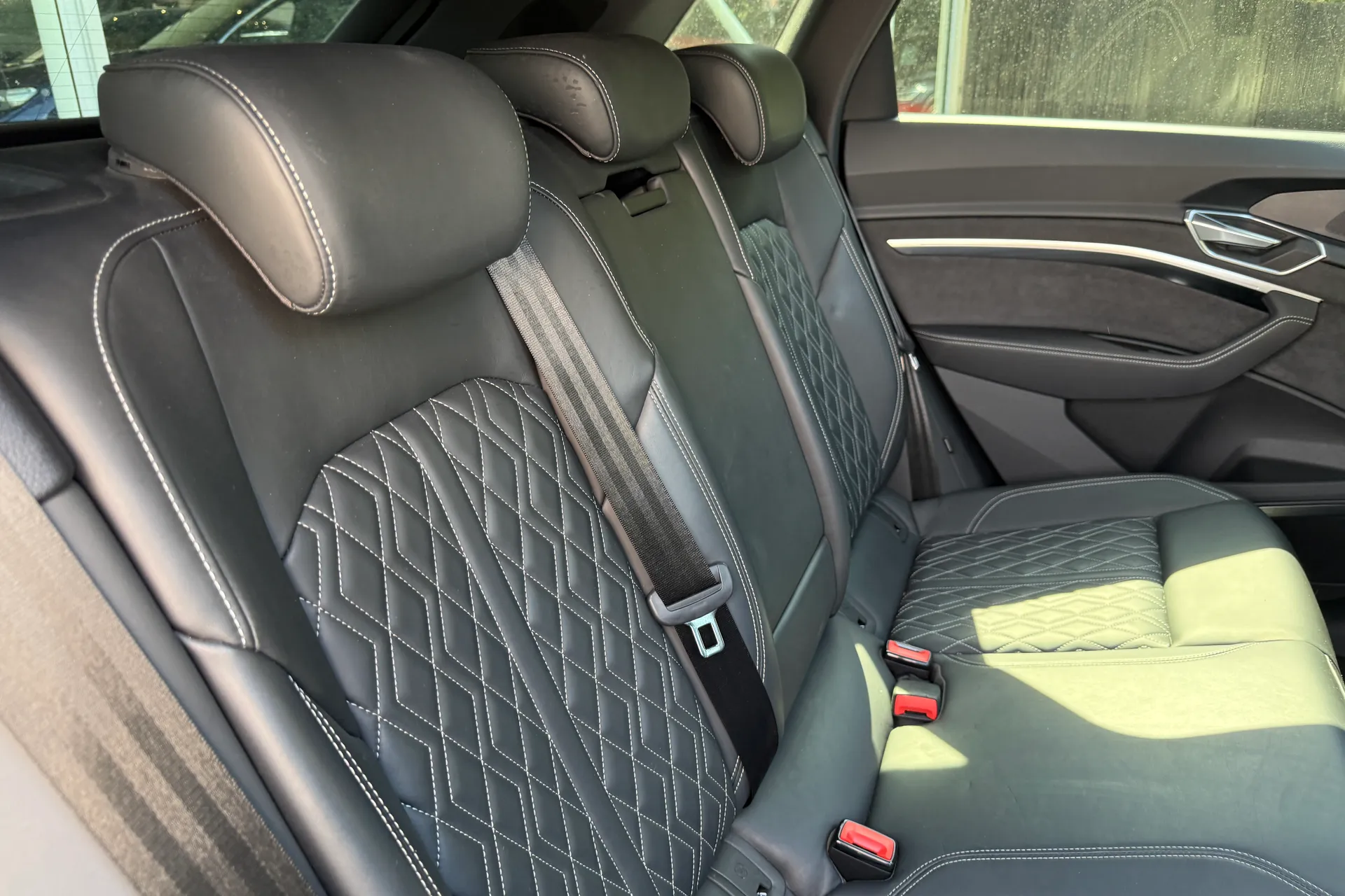 Audi e-tron thumbnail image number 38