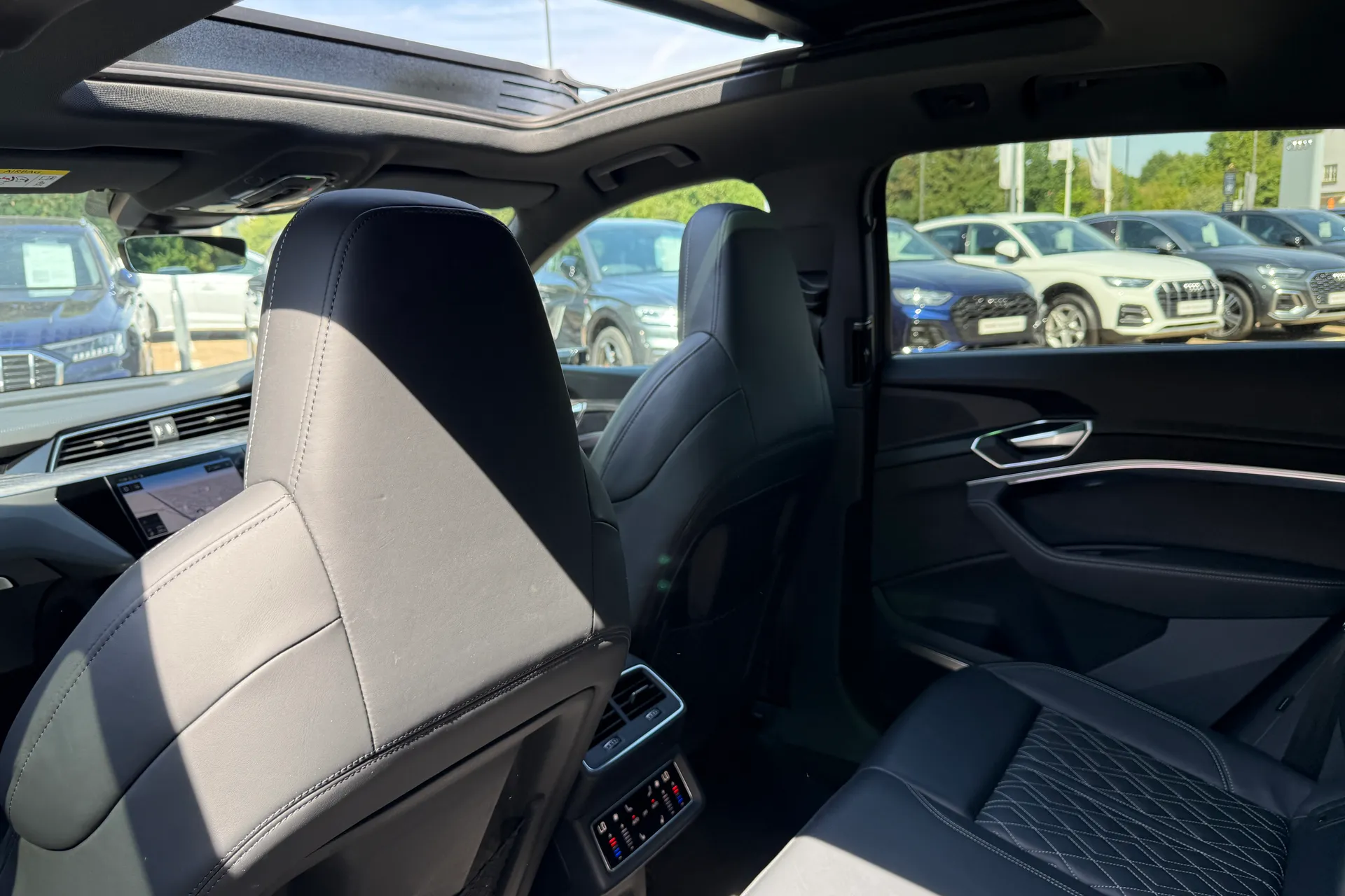 Audi e-tron thumbnail image number 52