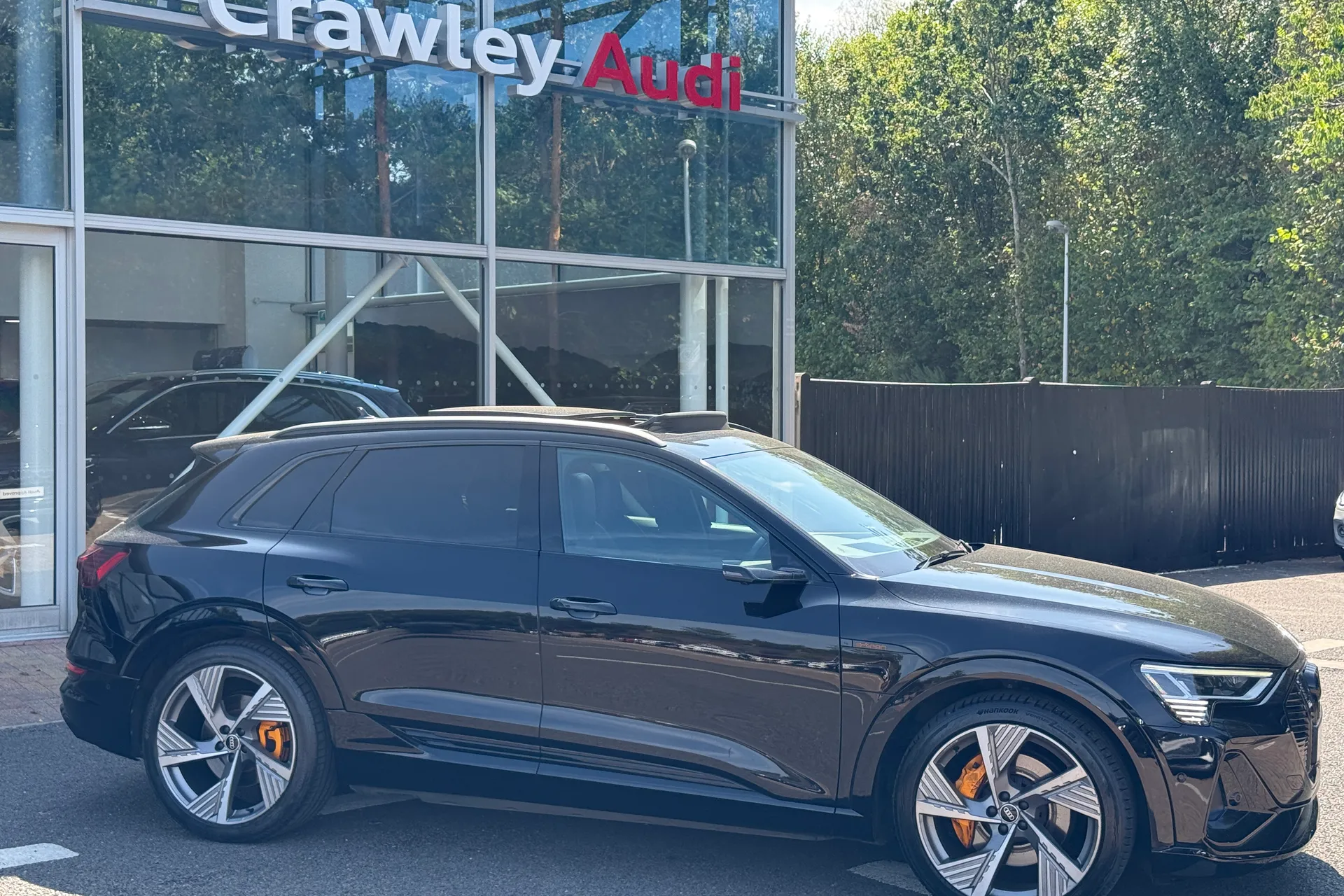 Audi e-tron thumbnail image number 2