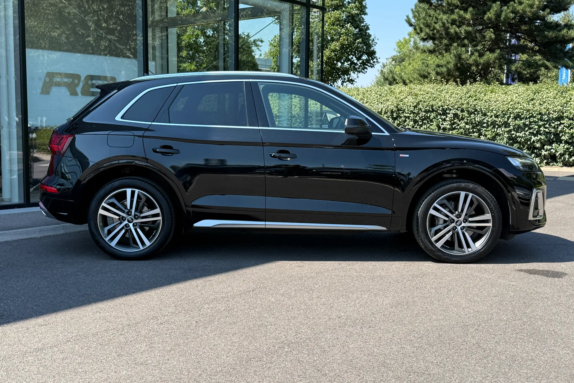 Audi Q5 thumbnail image number 2