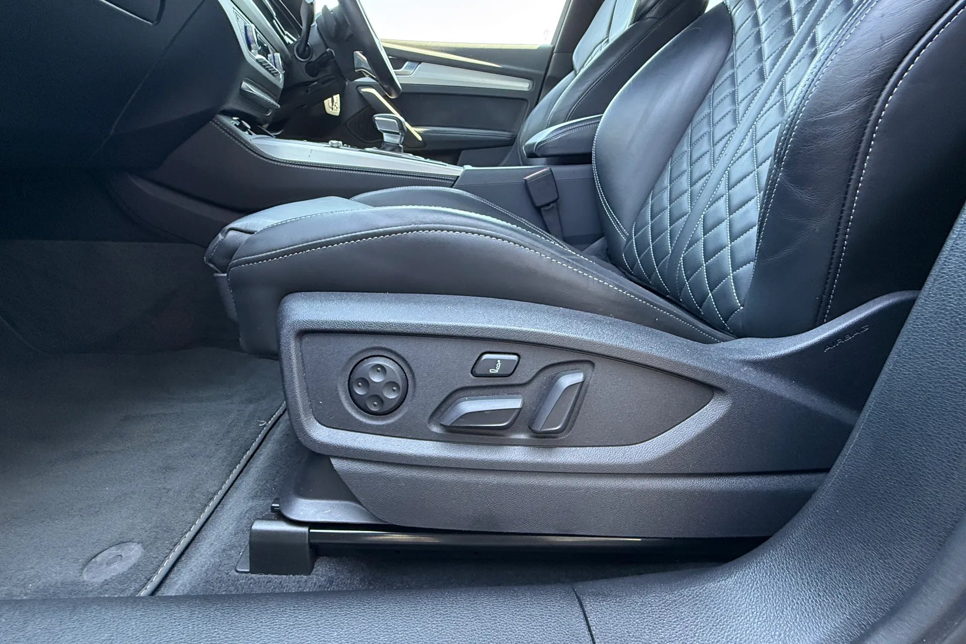 Audi Q5 thumbnail image number 35