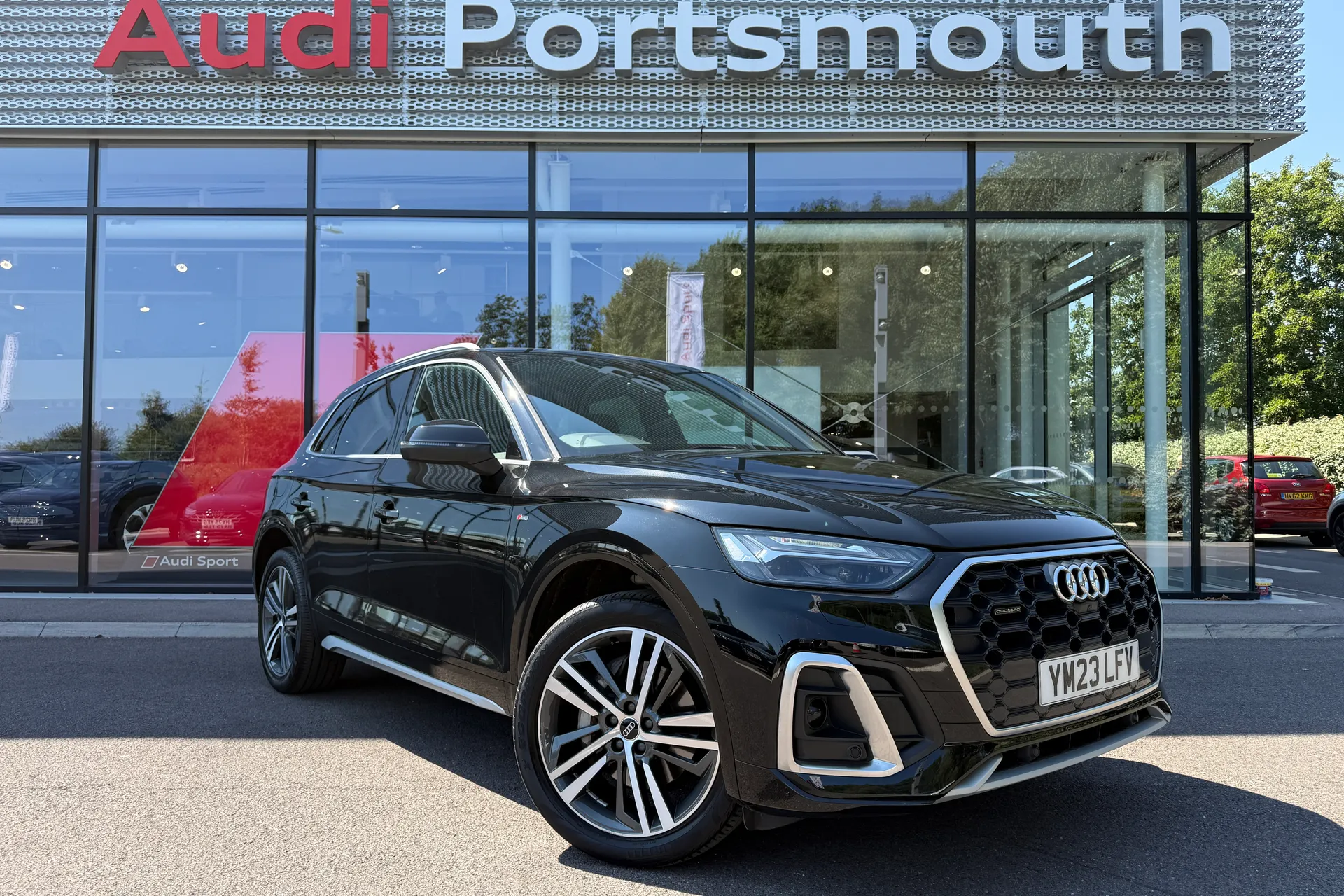 Audi Q5 focused image