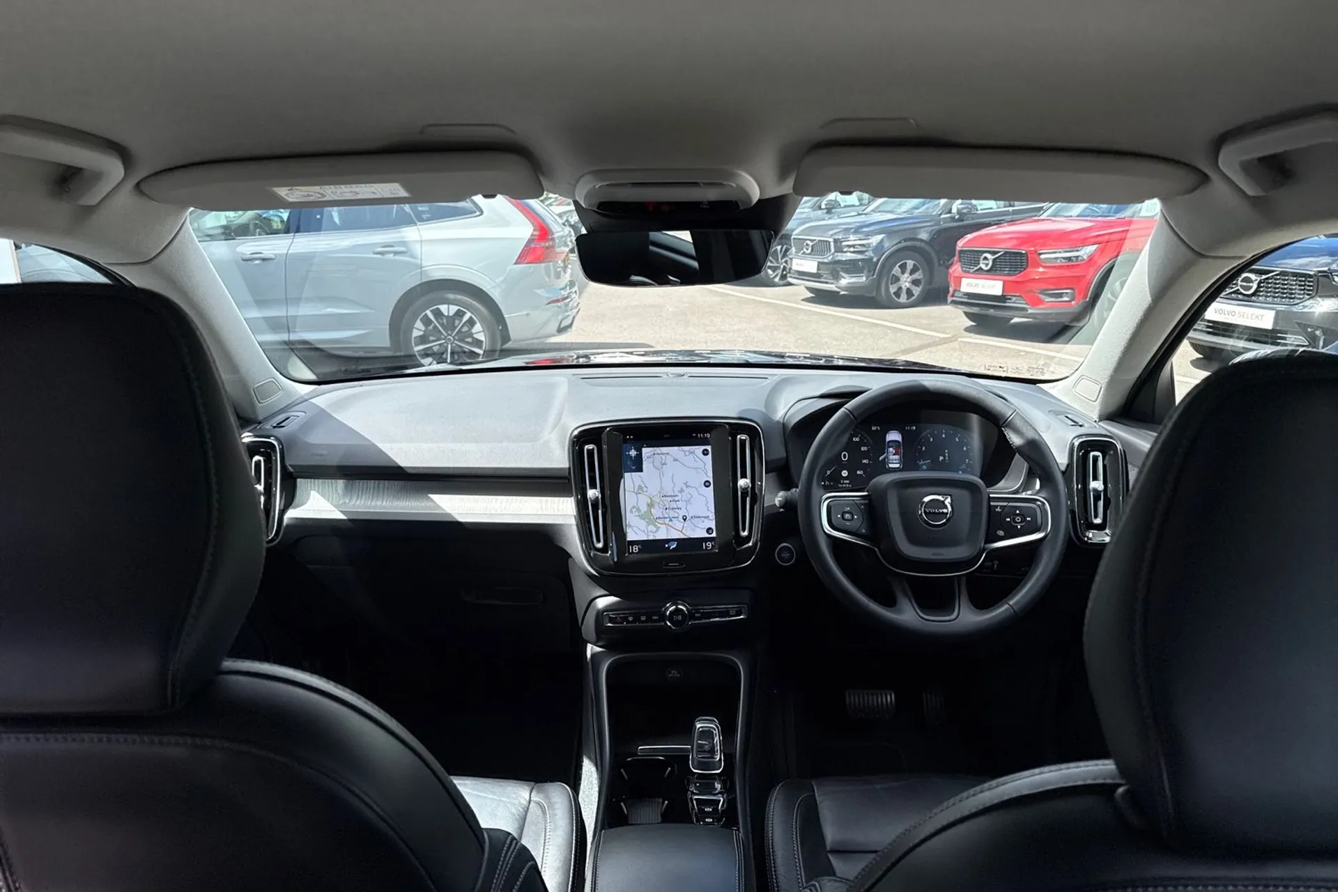 Volvo XC40 thumbnail image number 3