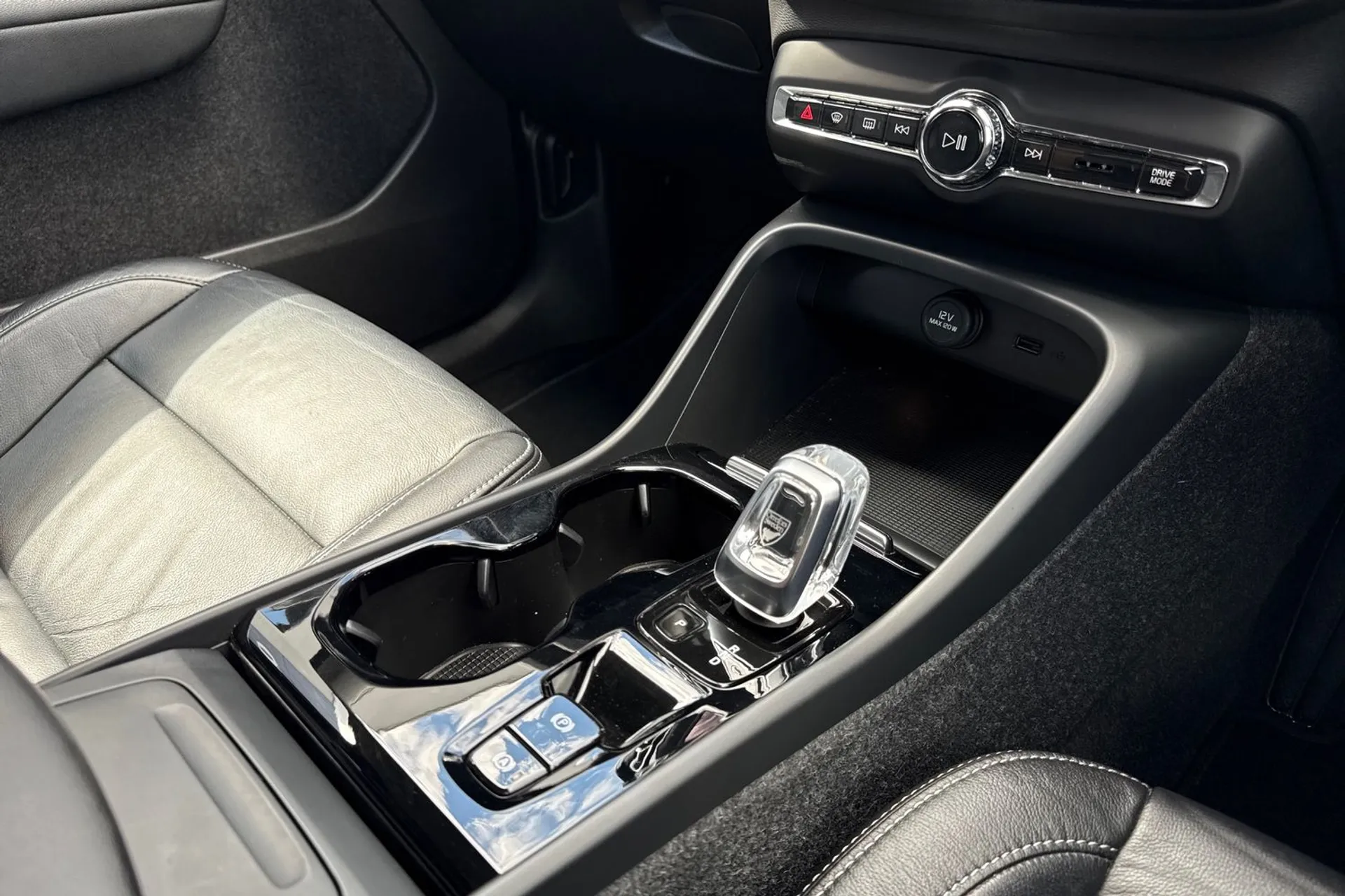 Volvo XC40 thumbnail image number 42