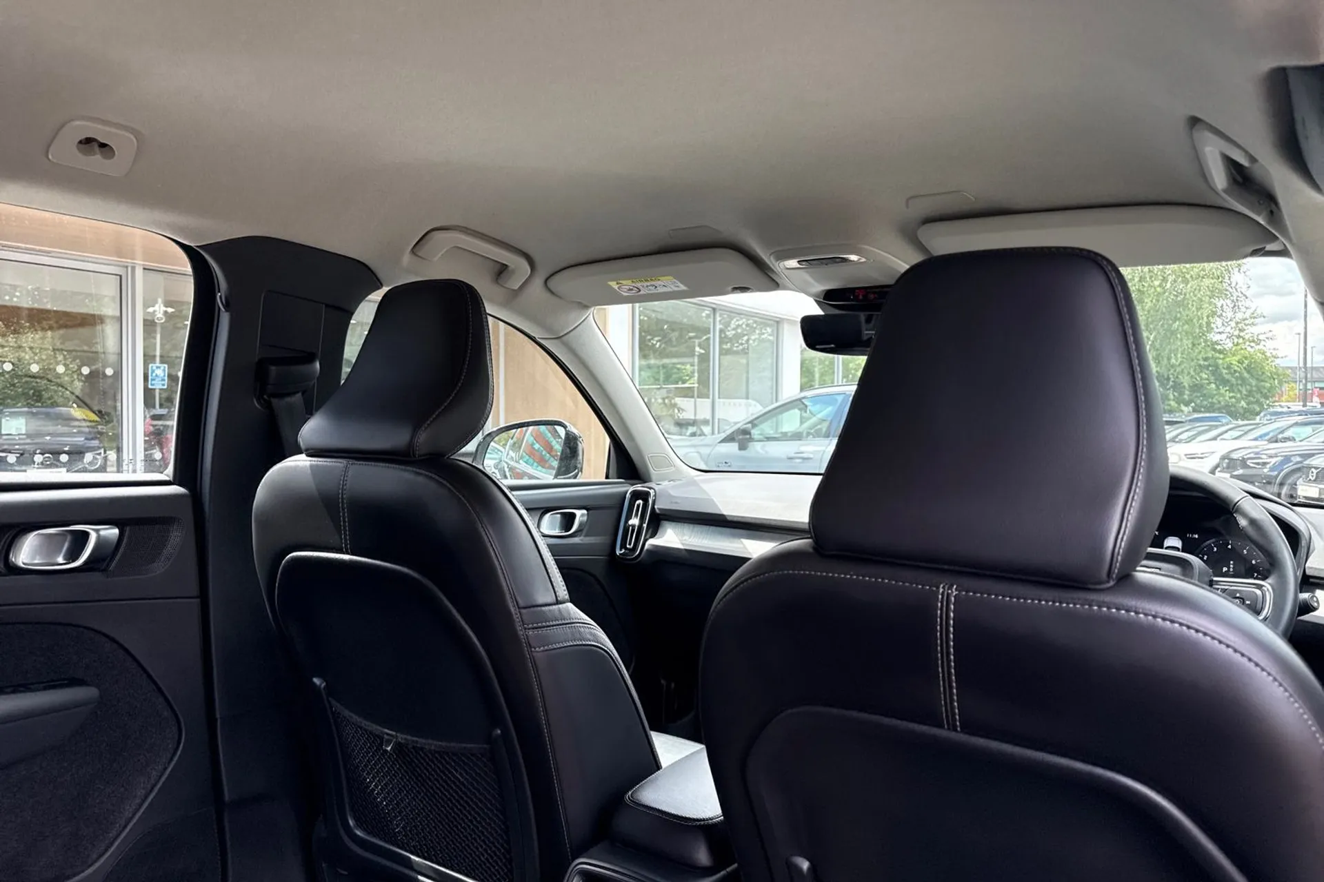 Volvo XC40 thumbnail image number 24