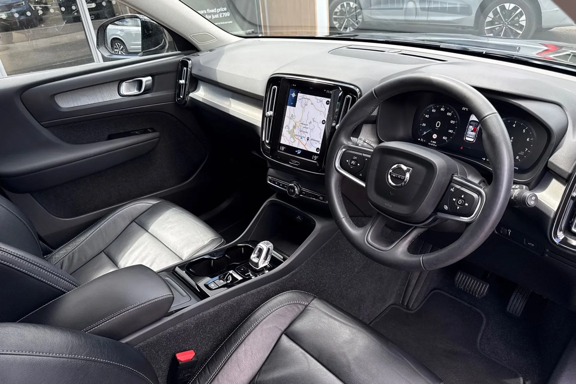 Volvo XC40 thumbnail image number 6