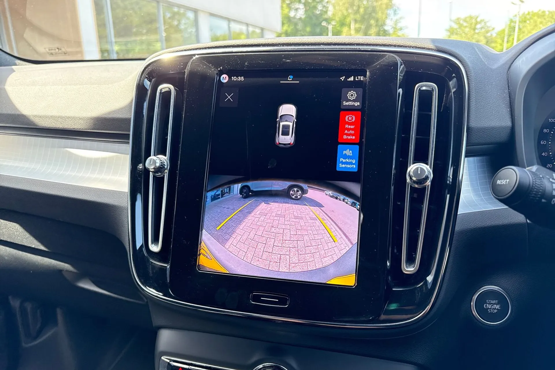 Volvo XC40 thumbnail image number 4