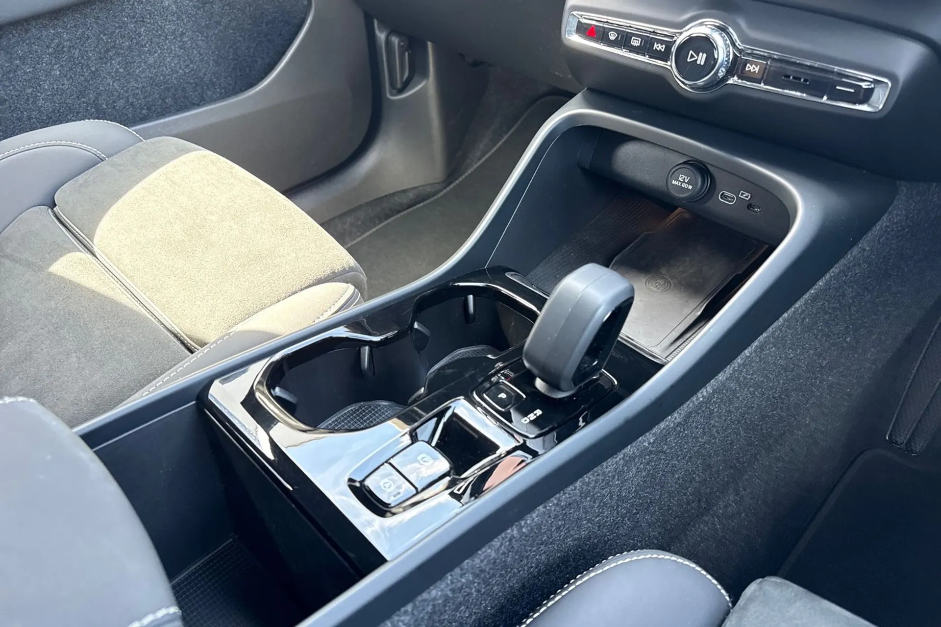 Volvo XC40 thumbnail image number 42
