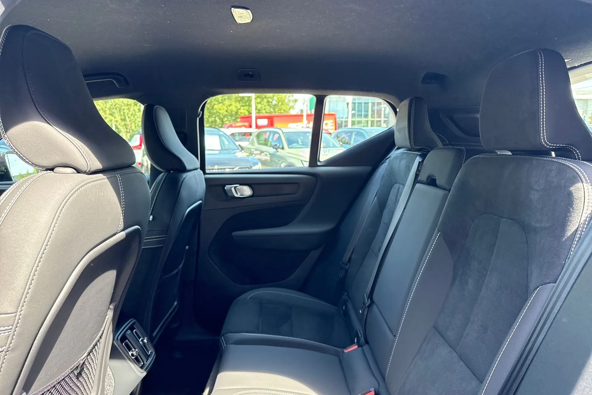 Volvo XC40 thumbnail image number 30