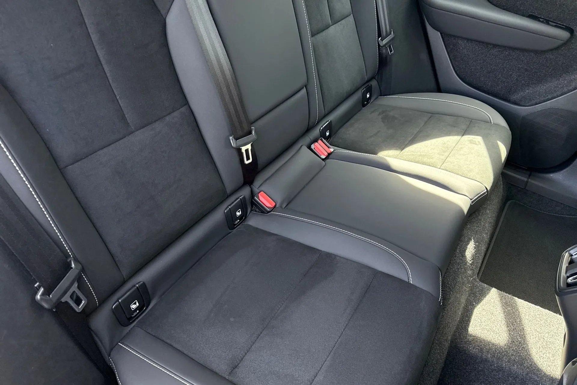 Volvo XC40 thumbnail image number 25