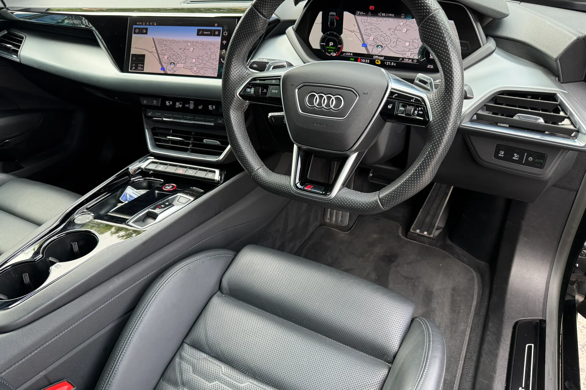 Audi RS e-tron GT thumbnail image number 28