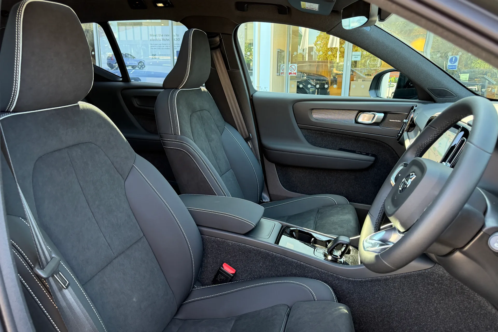 Volvo EX40 thumbnail image number 25