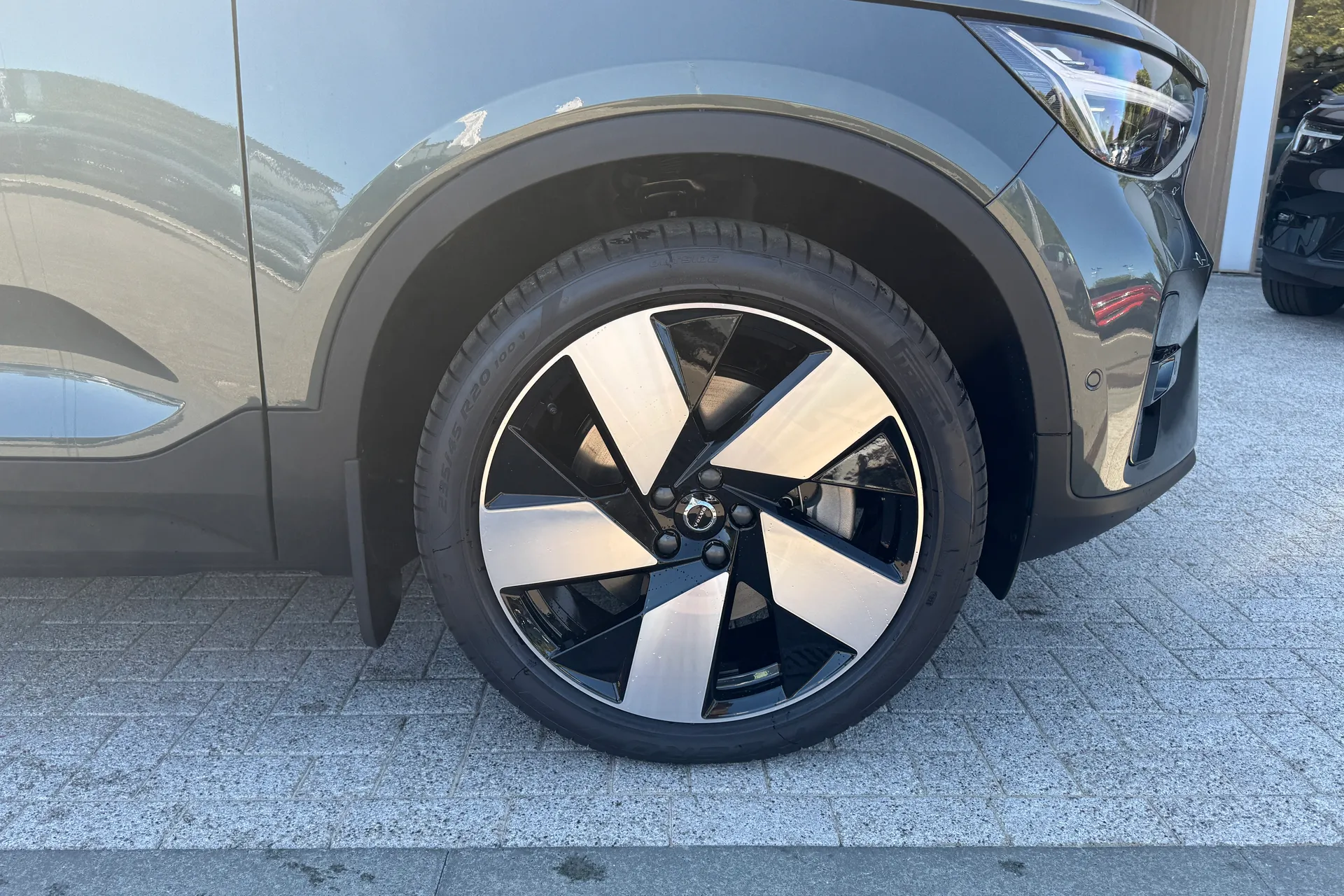 Volvo EX40 thumbnail image number 14