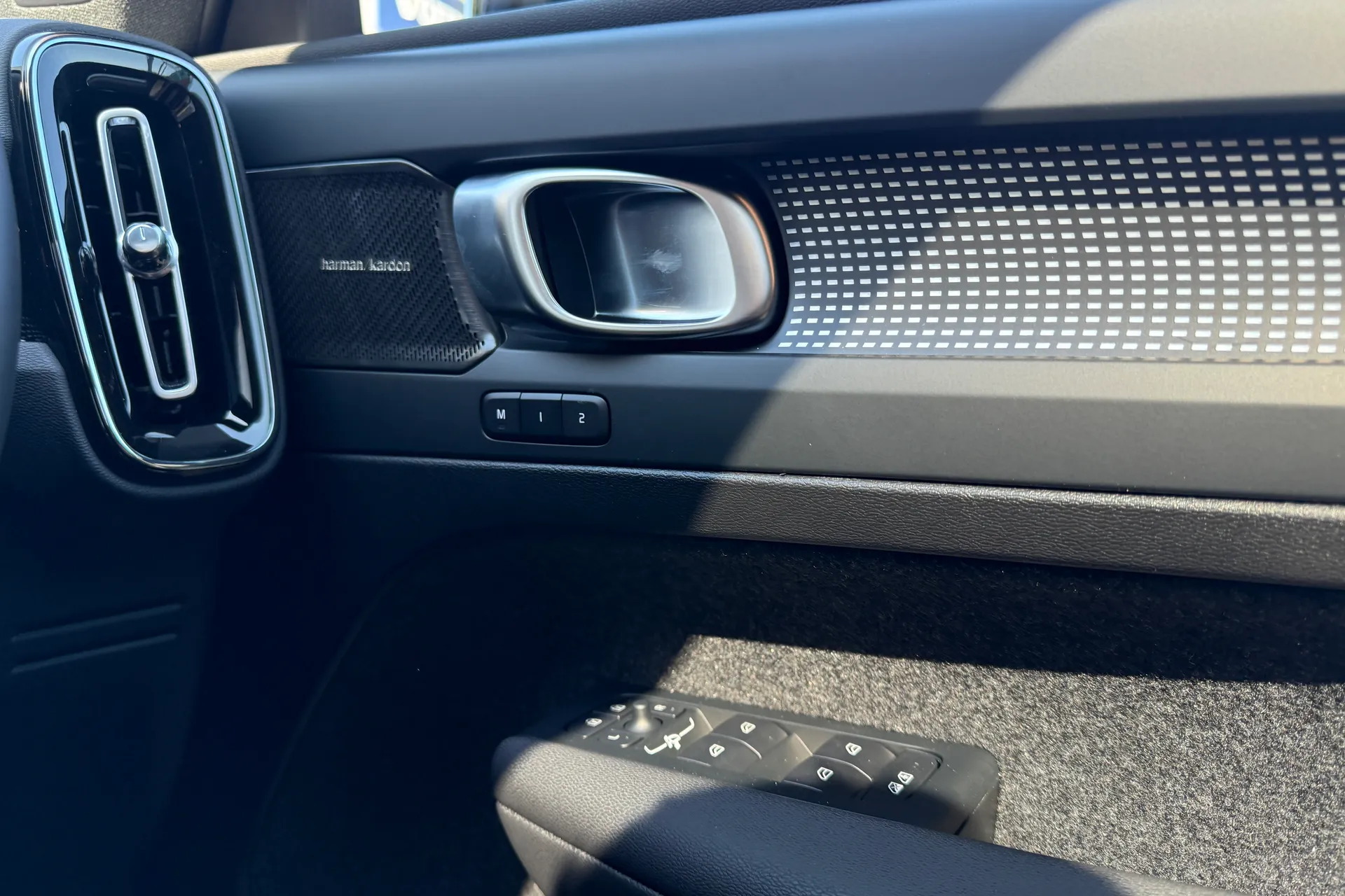 Volvo EX40 thumbnail image number 40
