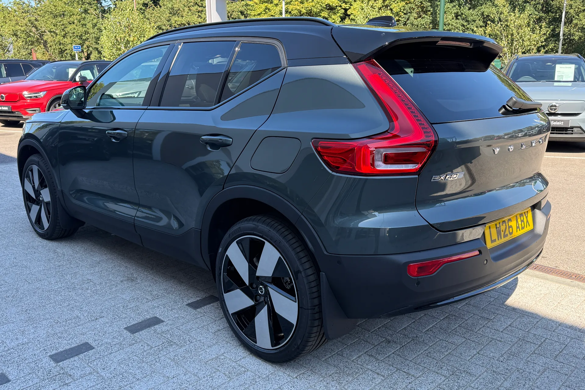 Volvo EX40 thumbnail image number 10
