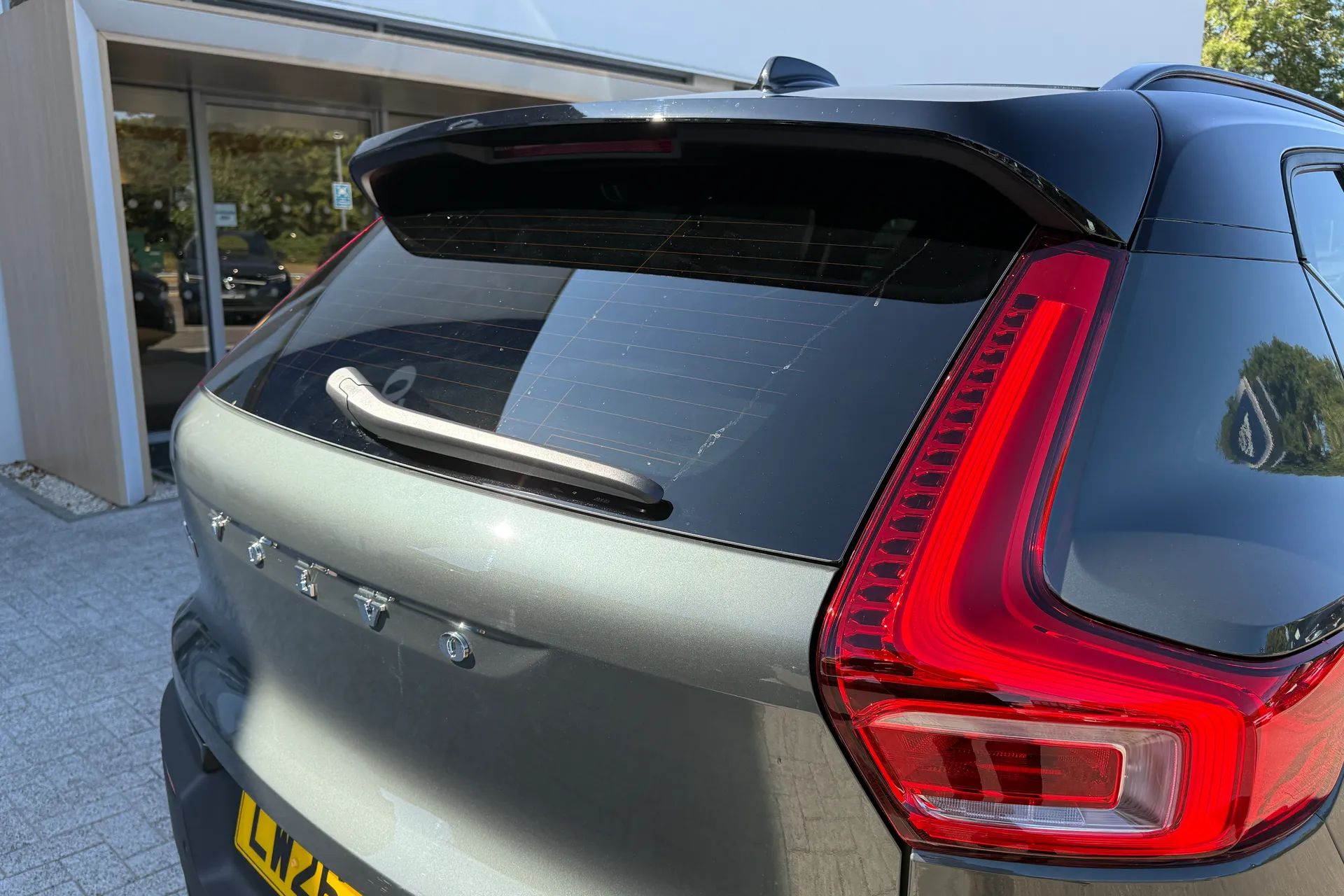 Volvo EX40 thumbnail image number 17
