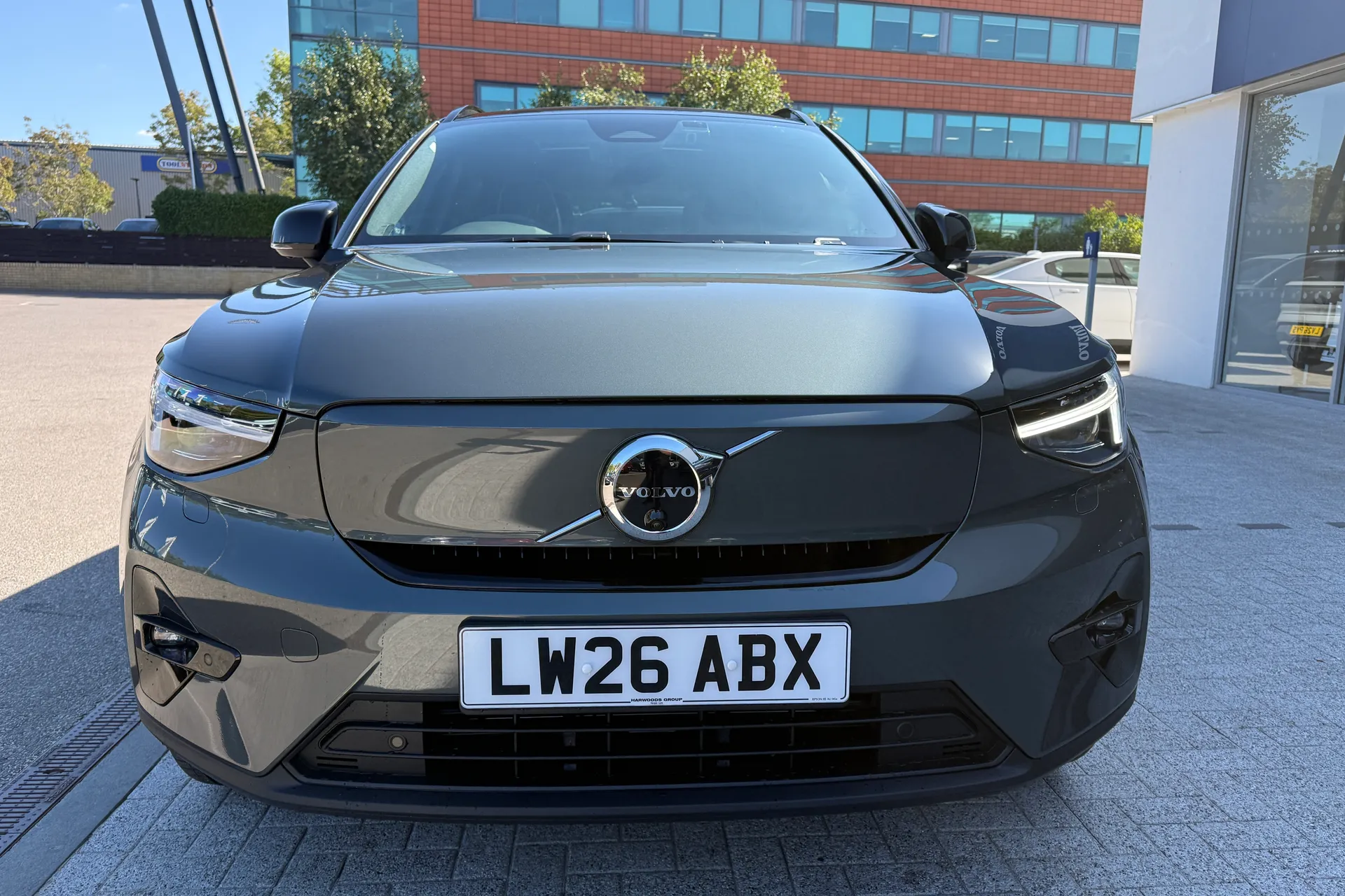 Volvo EX40 thumbnail image number 13