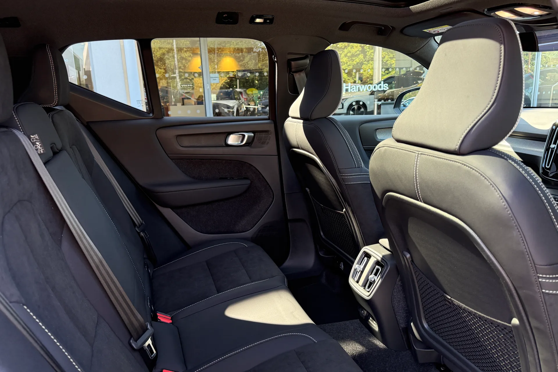 Volvo EX40 thumbnail image number 22
