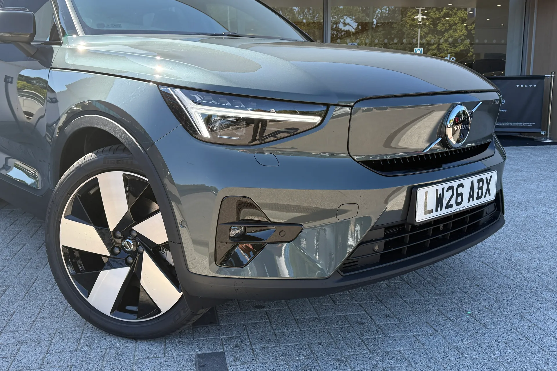 Volvo EX40 thumbnail image number 7