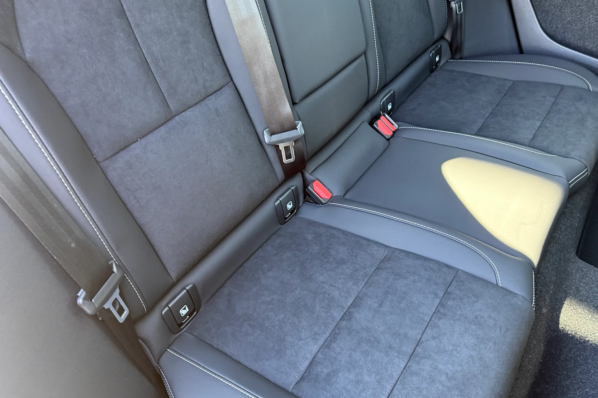 Volvo EX40 thumbnail image number 24