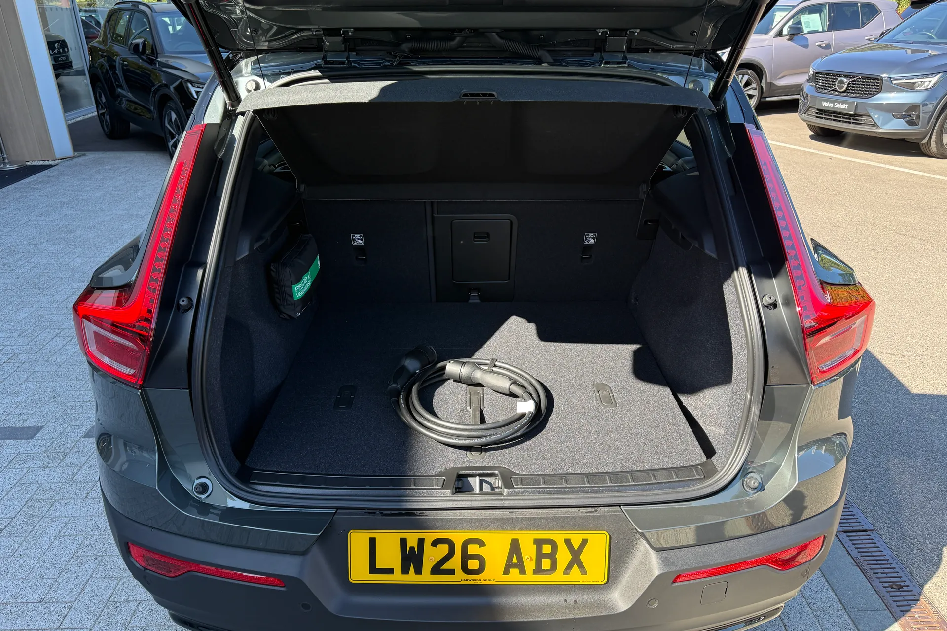 Volvo EX40 thumbnail image number 19