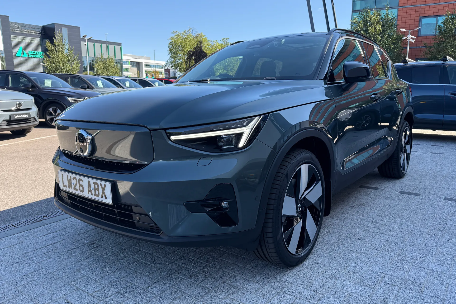 Volvo EX40 thumbnail image number 12