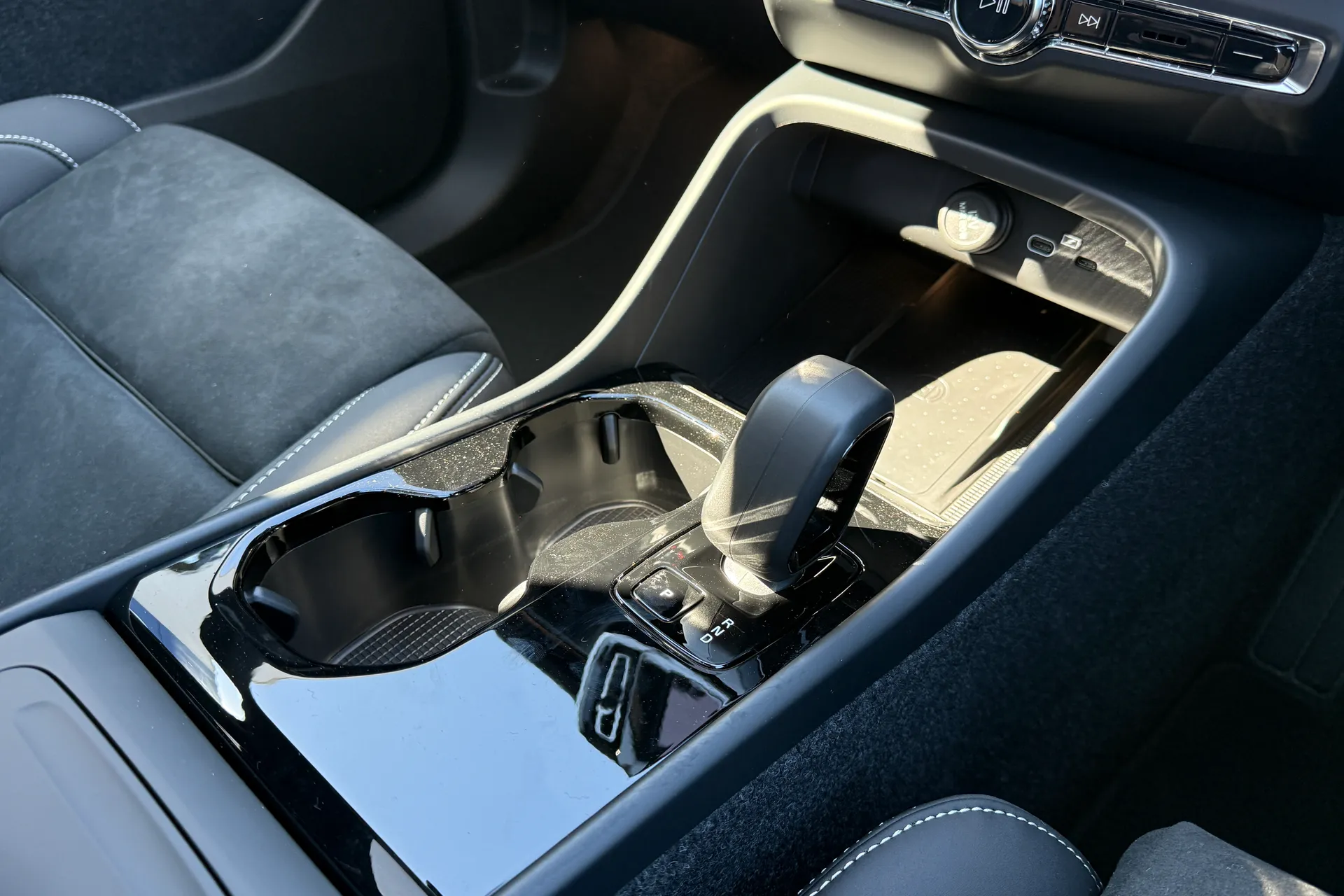 Volvo EX40 thumbnail image number 42