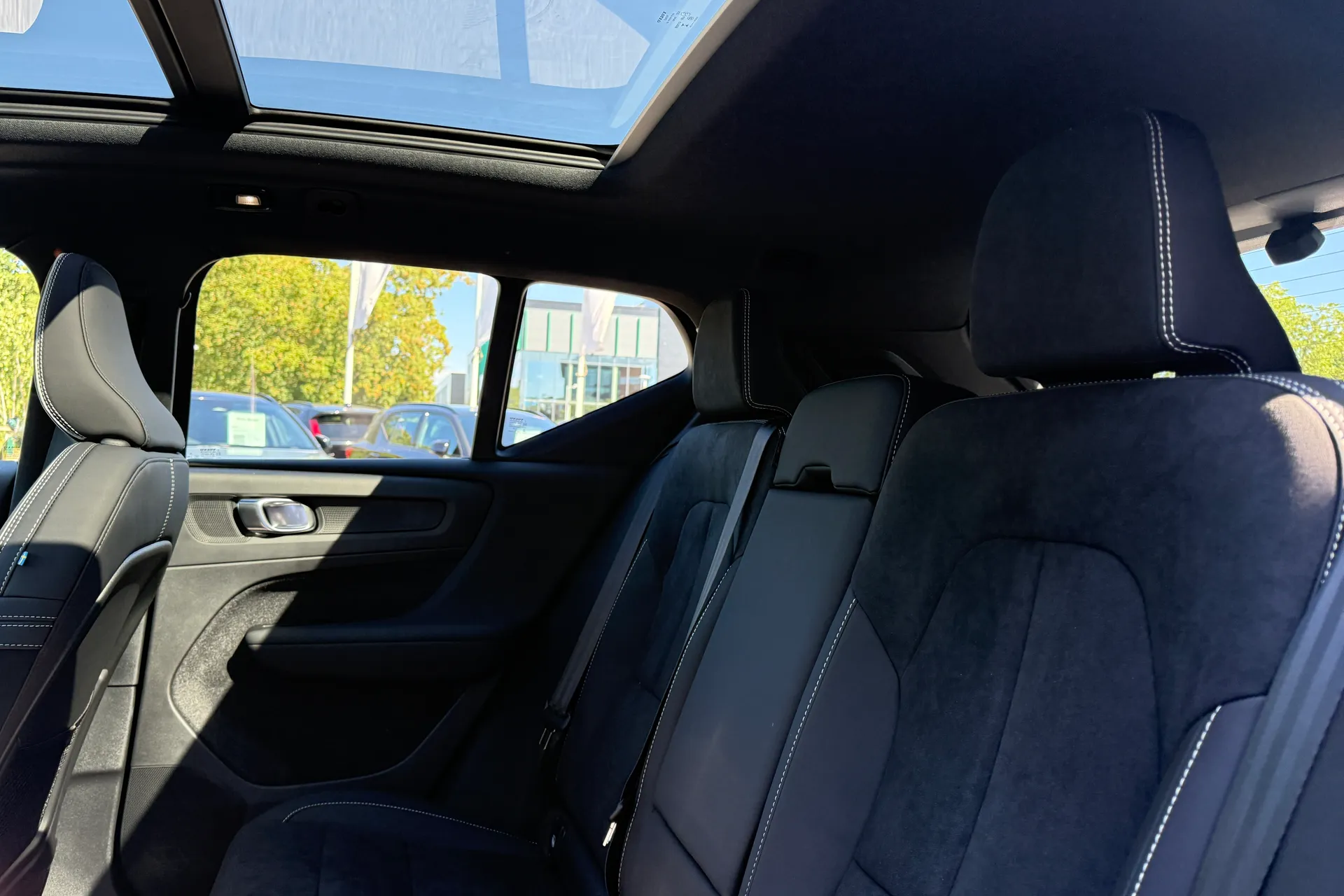 Volvo EX40 thumbnail image number 29