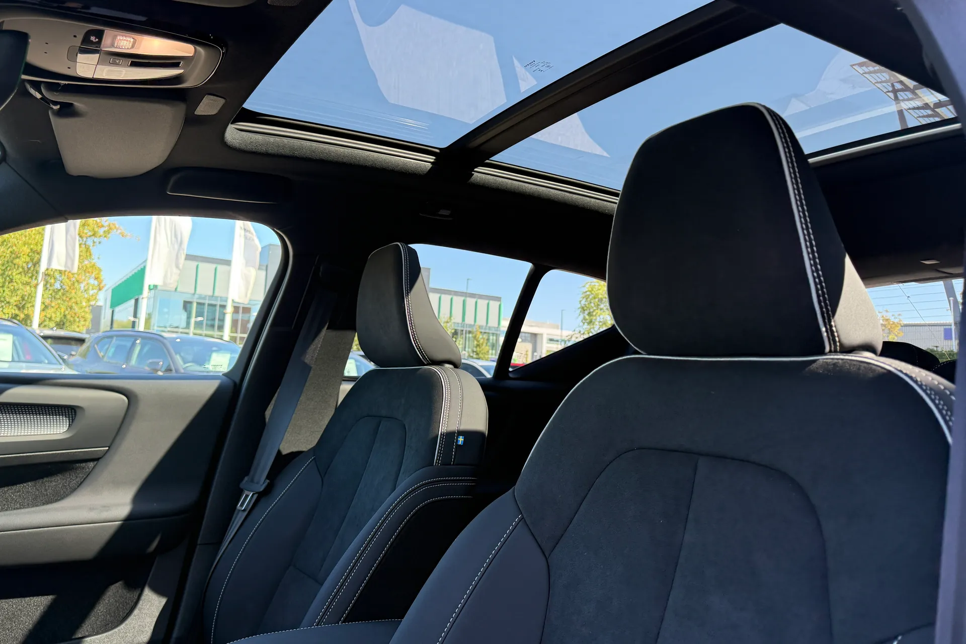 Volvo EX40 thumbnail image number 27