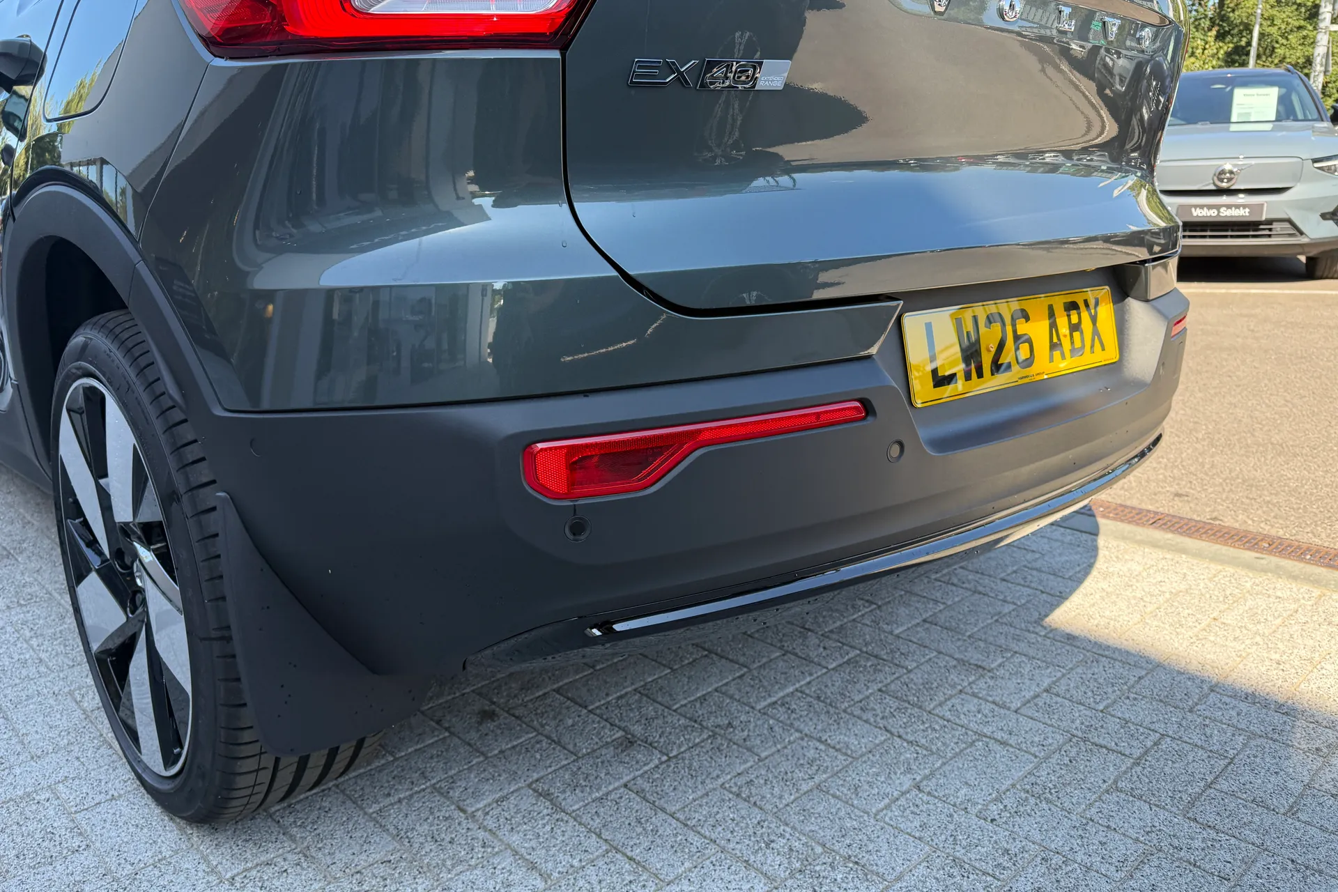 Volvo EX40 thumbnail image number 18