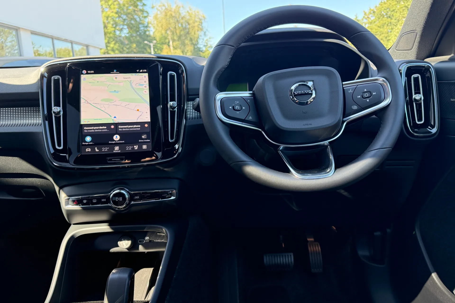 Volvo EX40 thumbnail image number 32