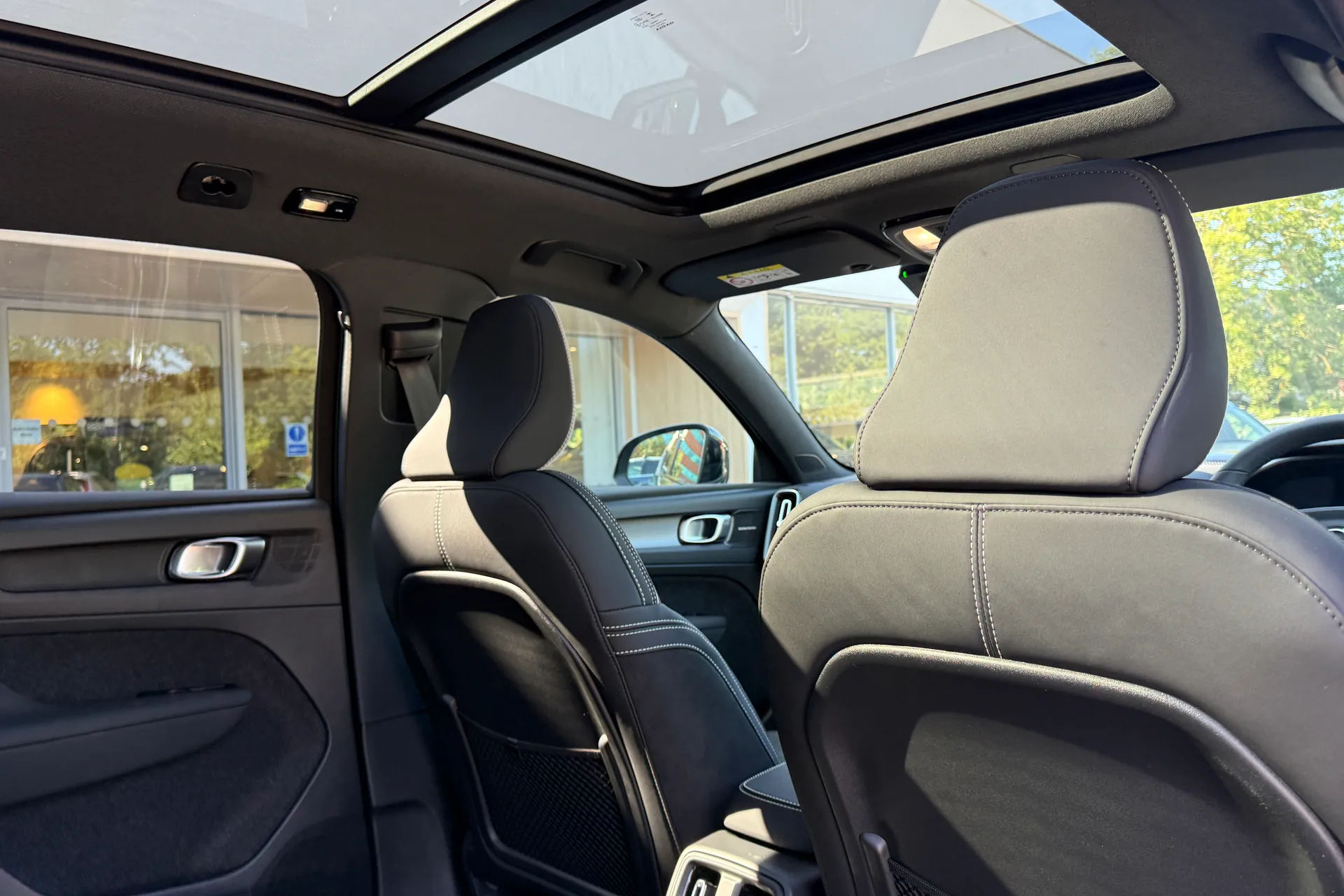 Volvo EX40 thumbnail image number 23