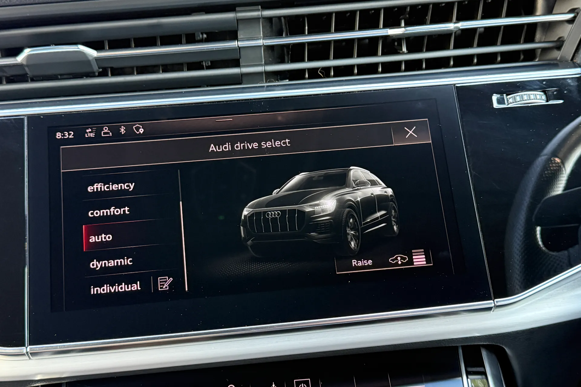 Audi Q8 thumbnail image number 23