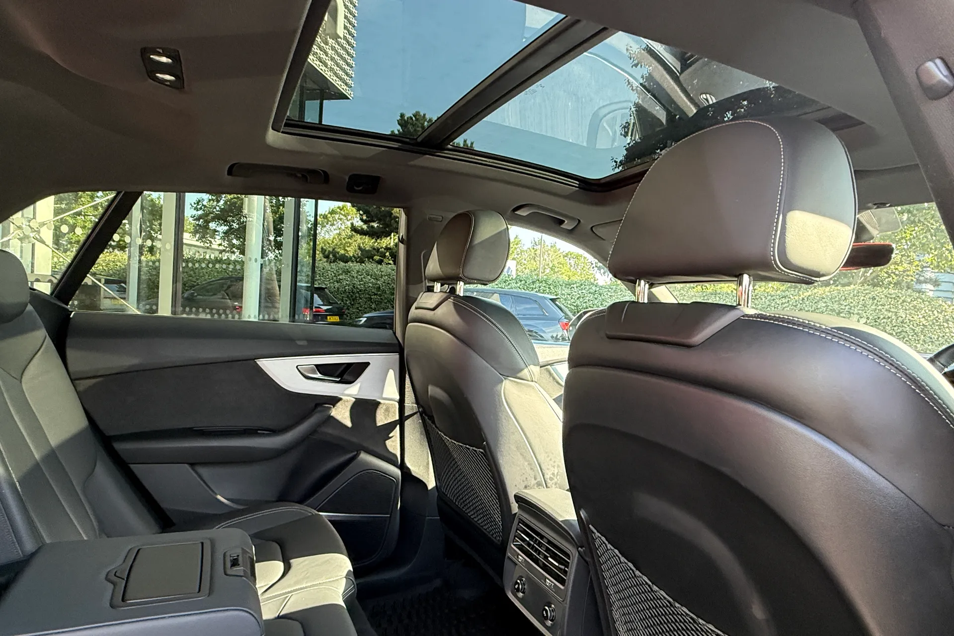 Audi Q8 thumbnail image number 25