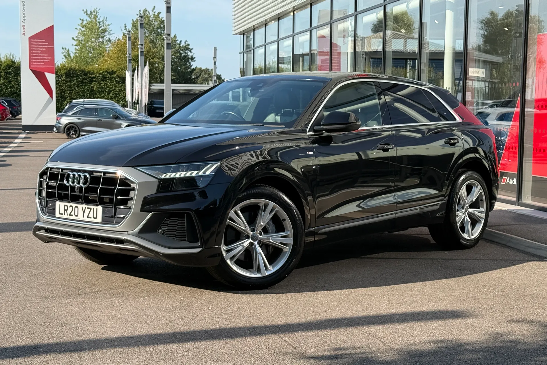 Audi Q8 thumbnail image number 11