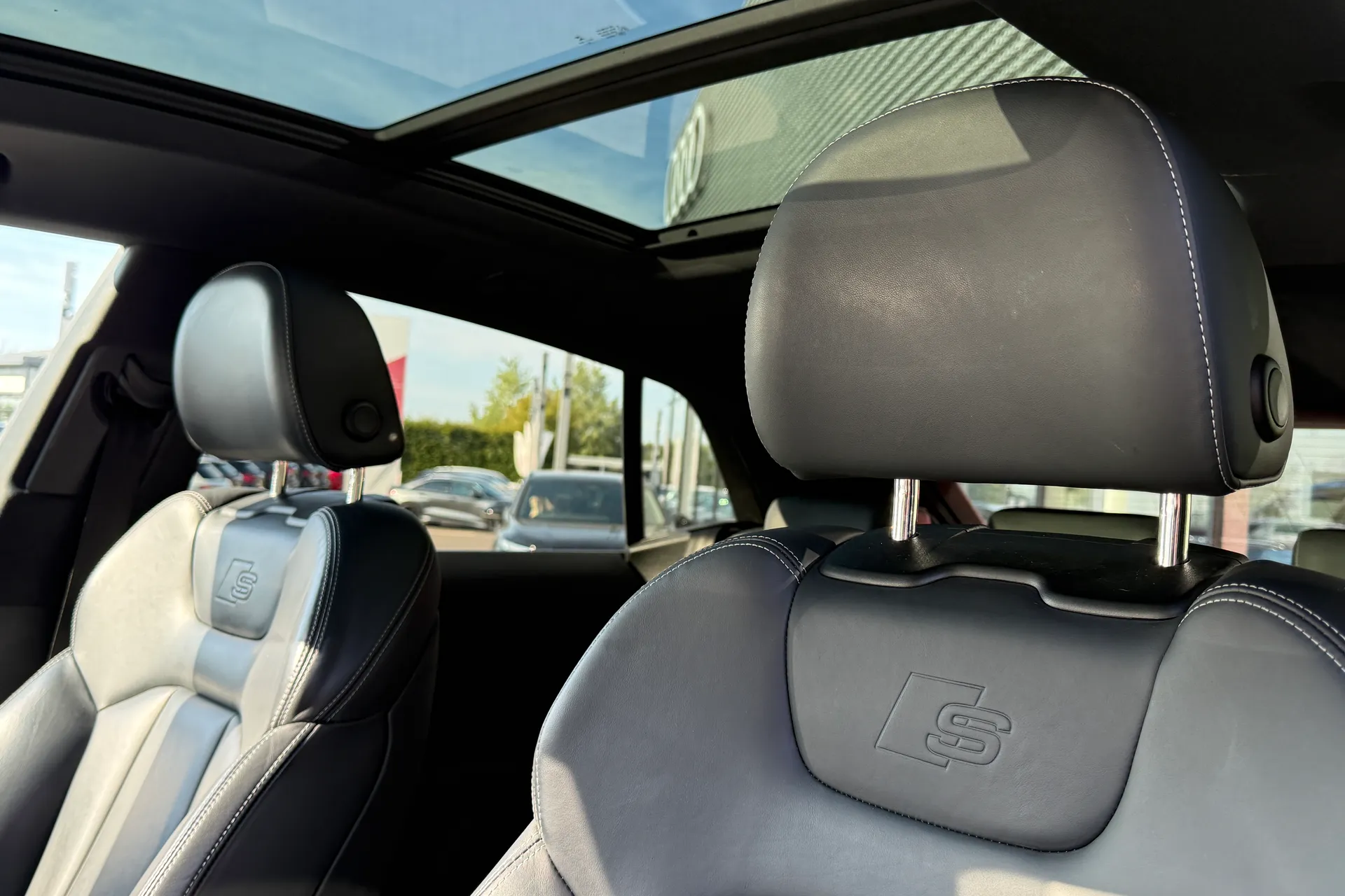 Audi Q8 thumbnail image number 16