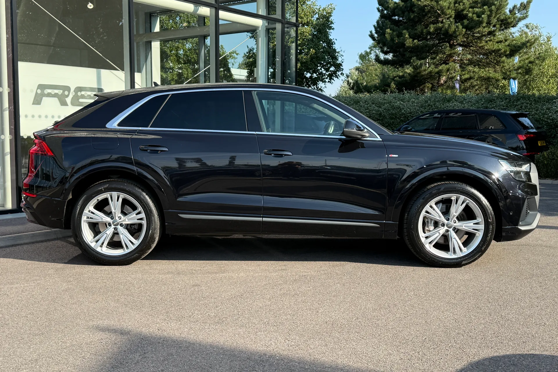 Audi Q8 thumbnail image number 2