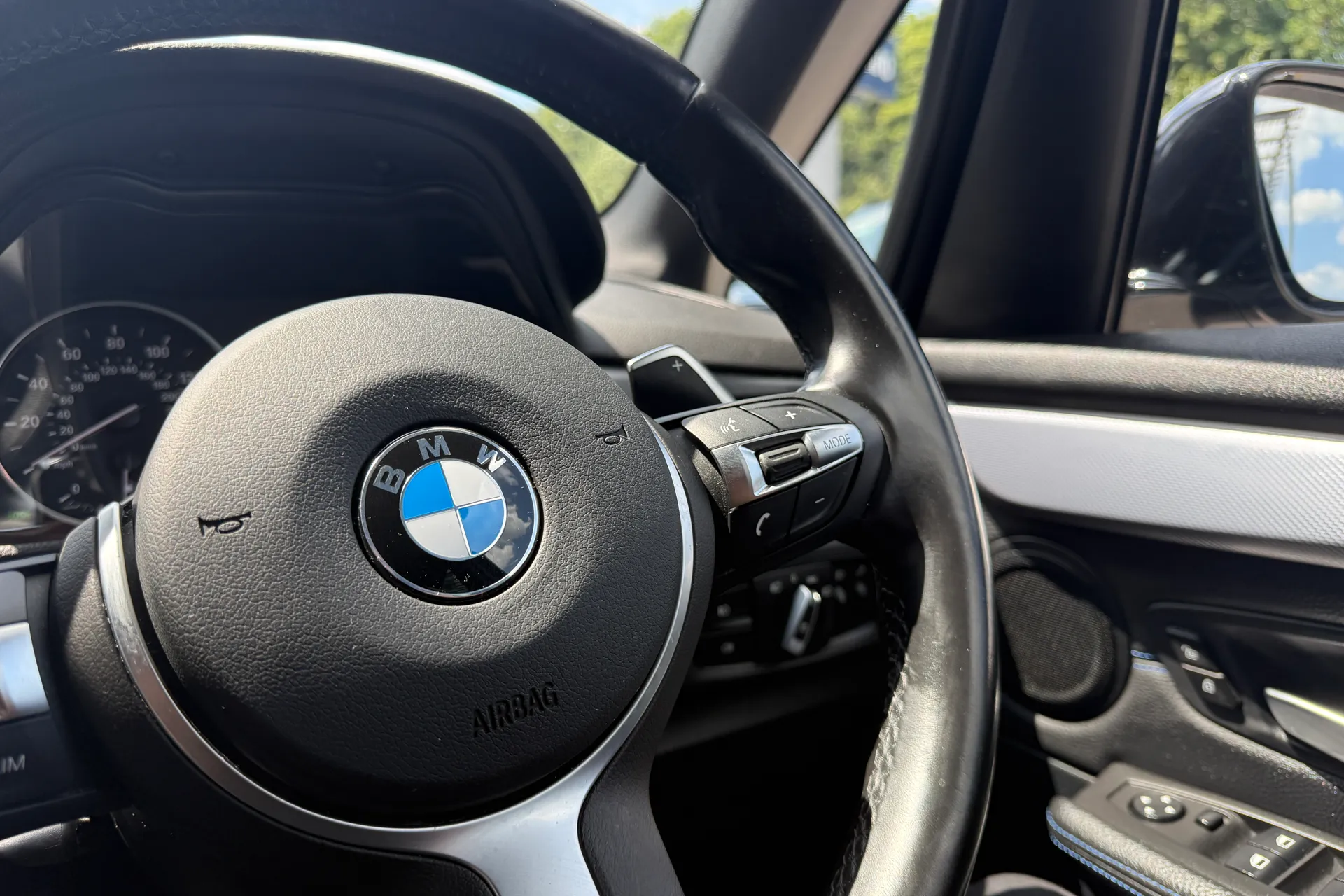 BMW 2 SERIES thumbnail image number 38