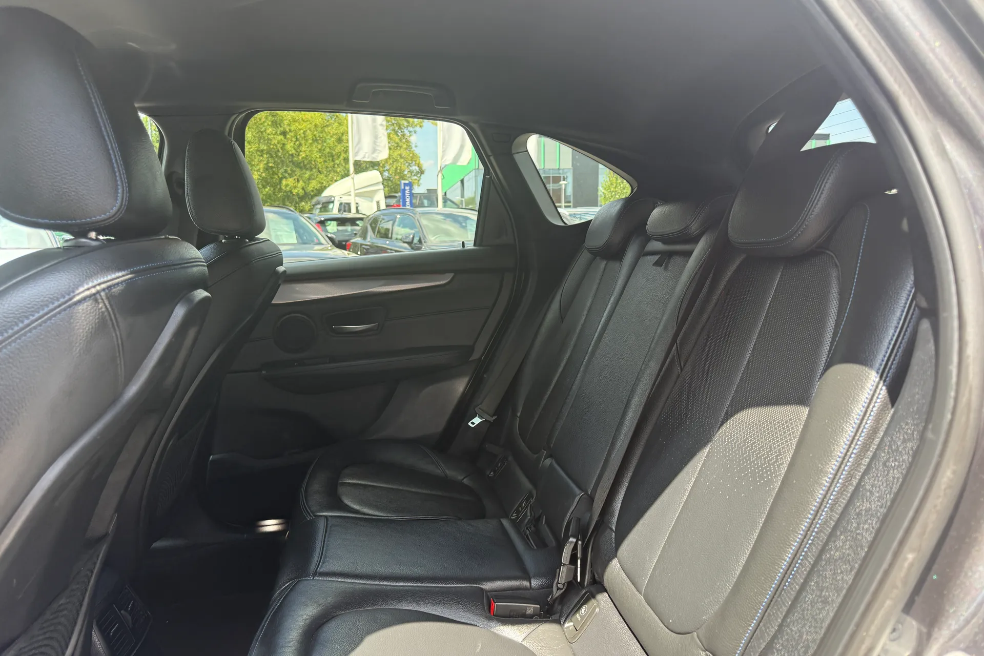 BMW 2 SERIES thumbnail image number 32
