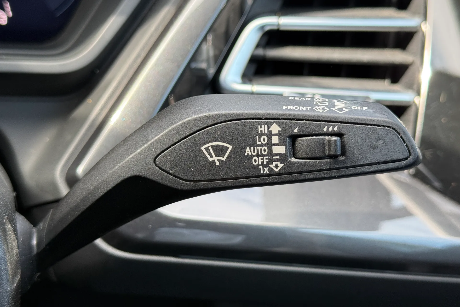 Audi Q4 thumbnail image number 19
