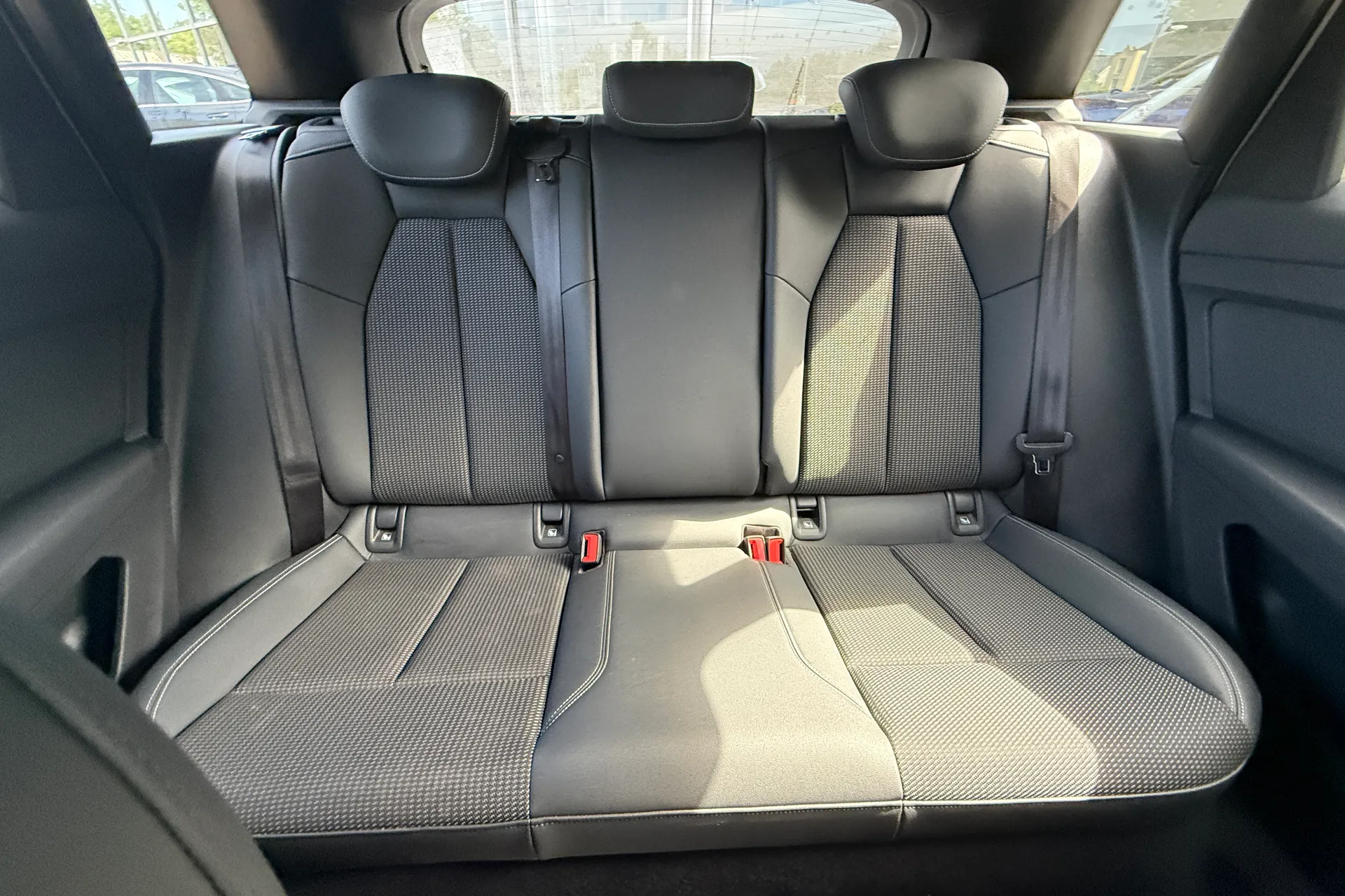 Audi Q4 thumbnail image number 25