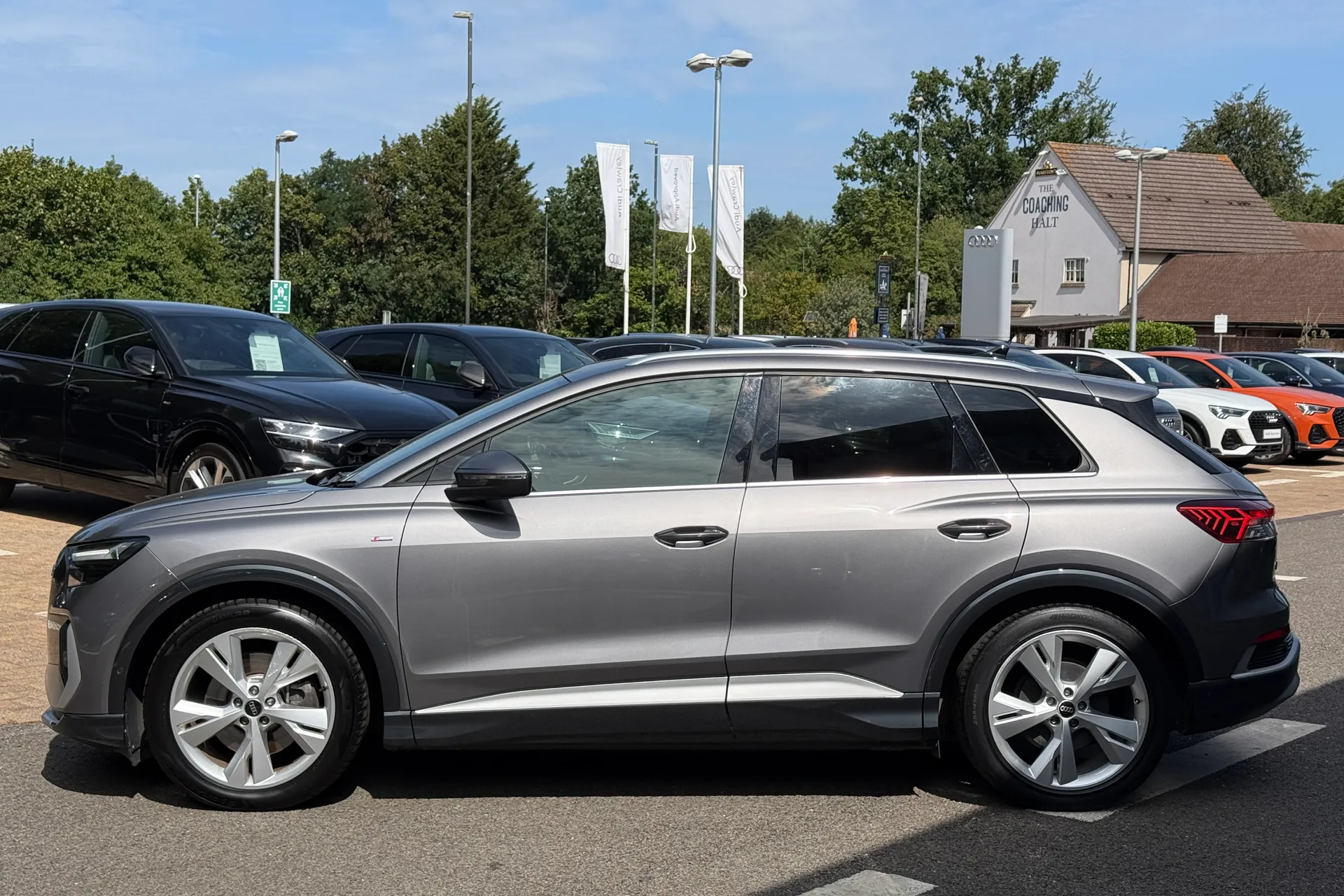 Audi Q4 thumbnail image number 41