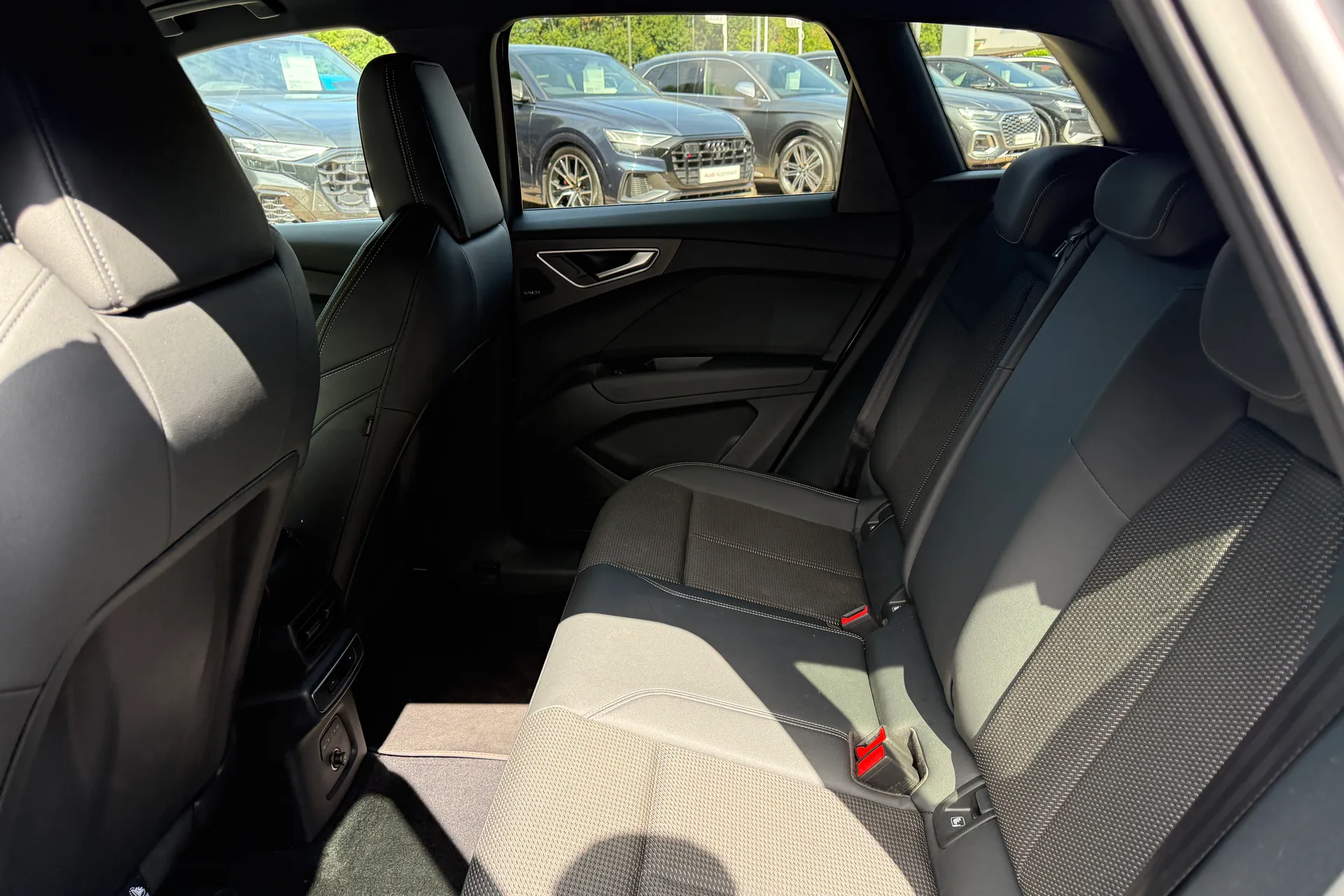 Audi Q4 thumbnail image number 44