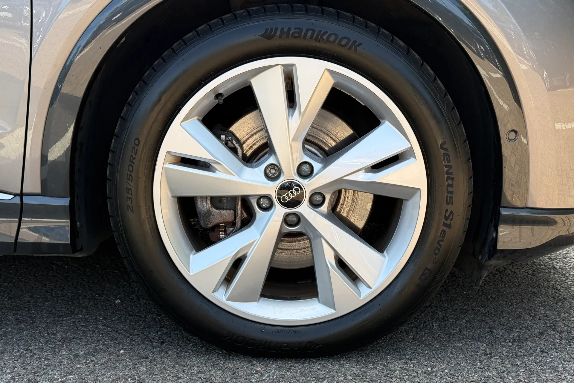 Audi Q4 thumbnail image number 26