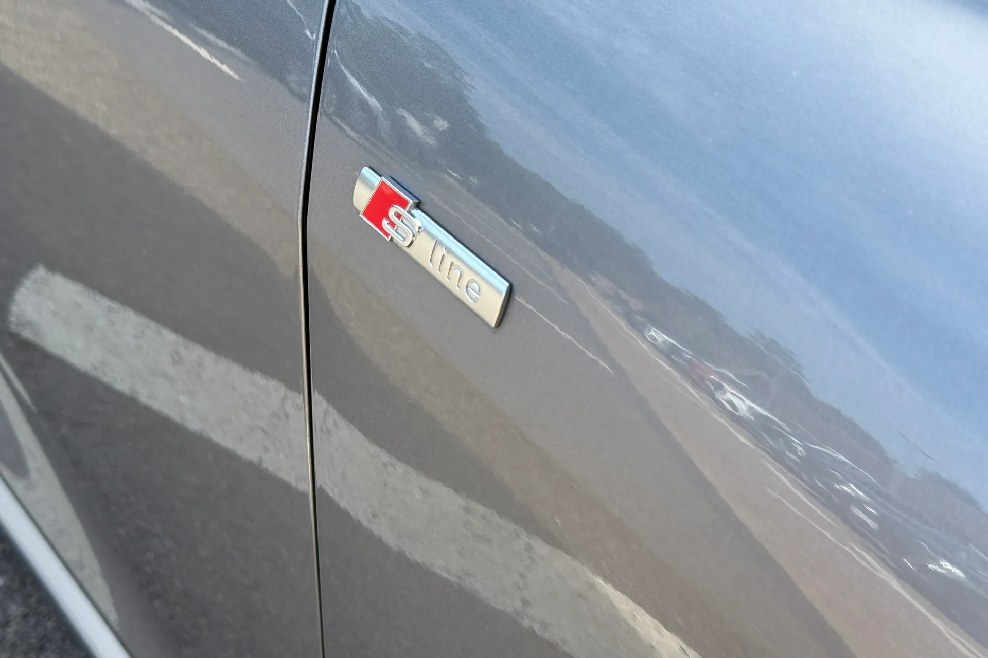 Audi Q4 thumbnail image number 9