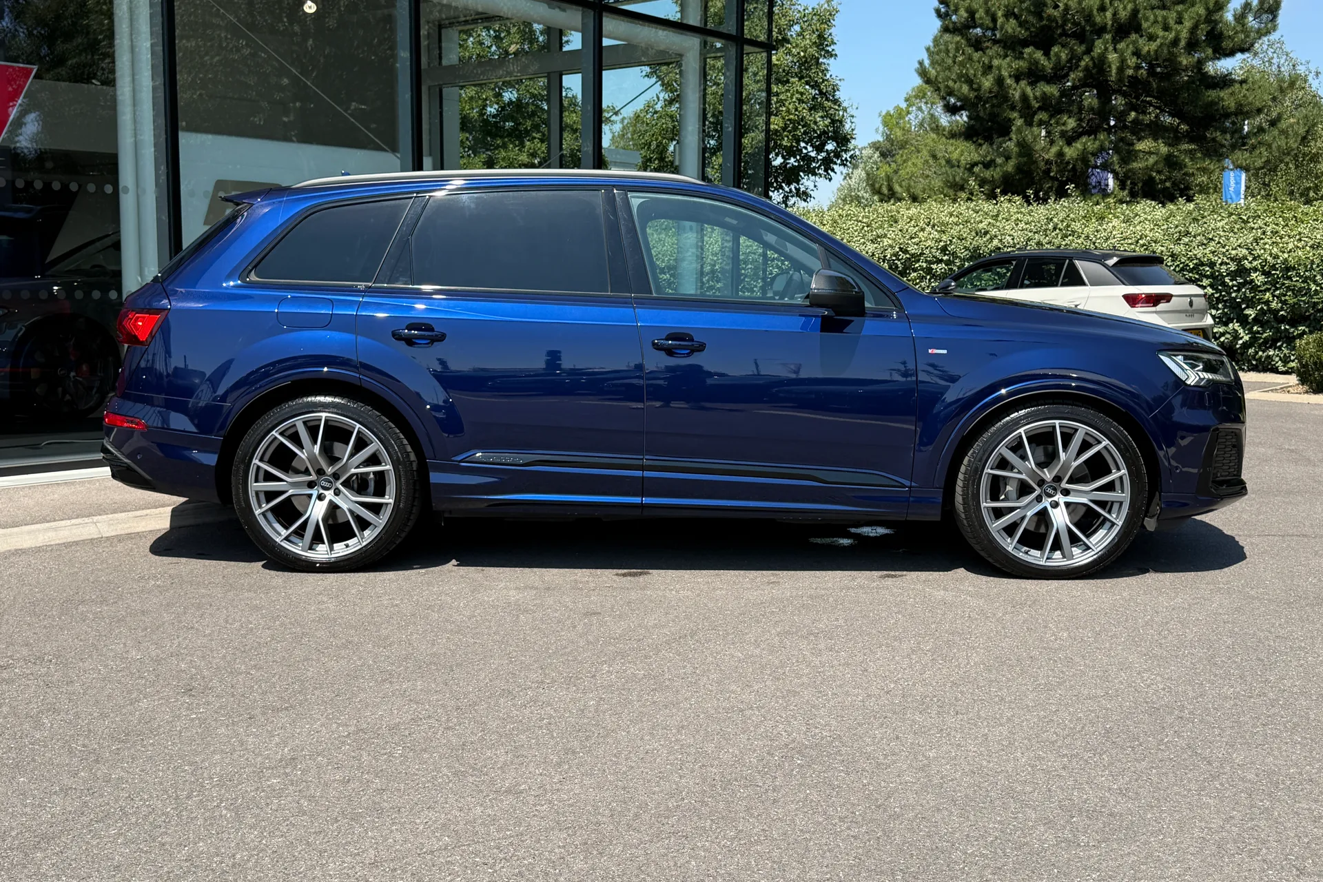 Audi Q7 thumbnail image number 2