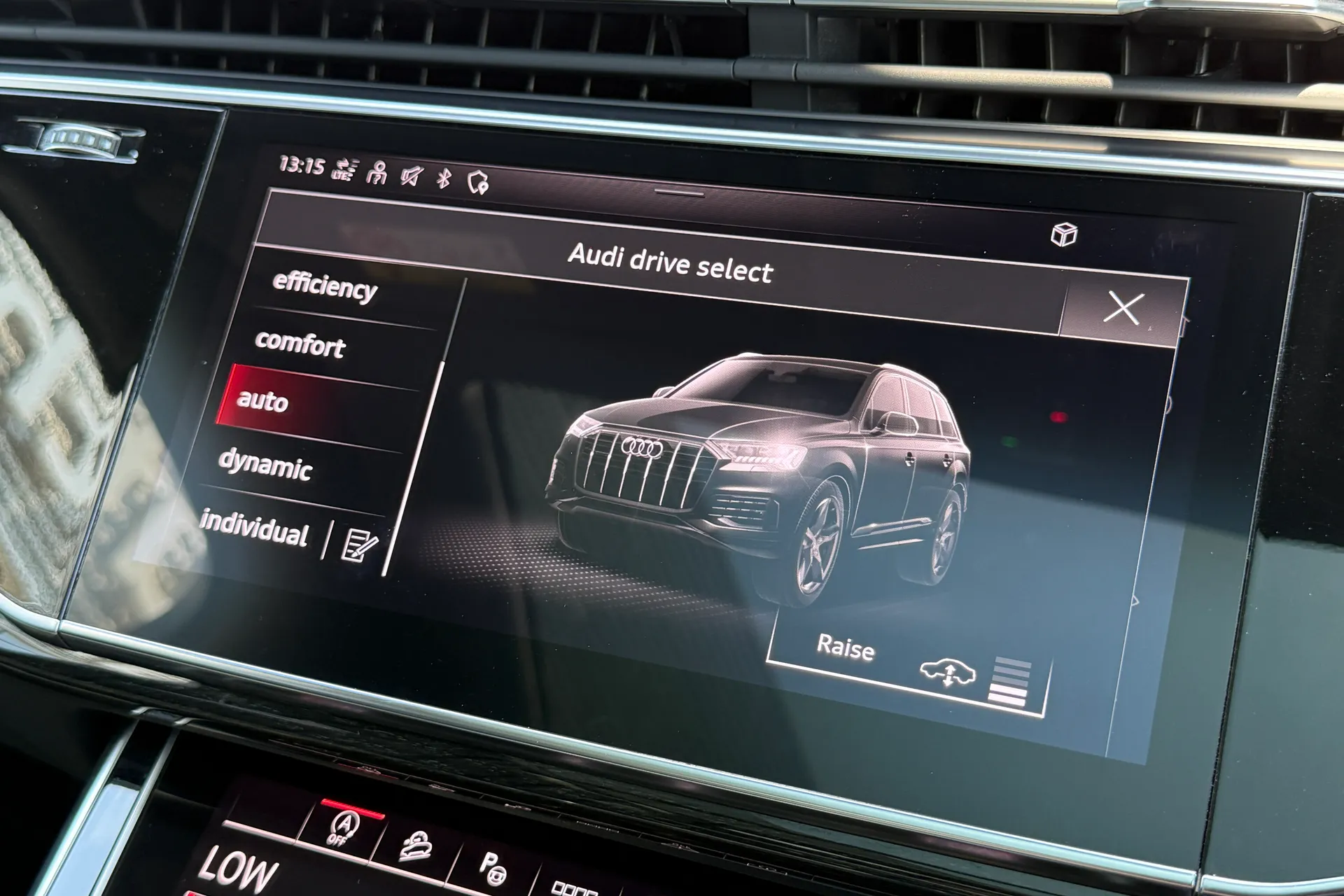 Audi Q7 thumbnail image number 24
