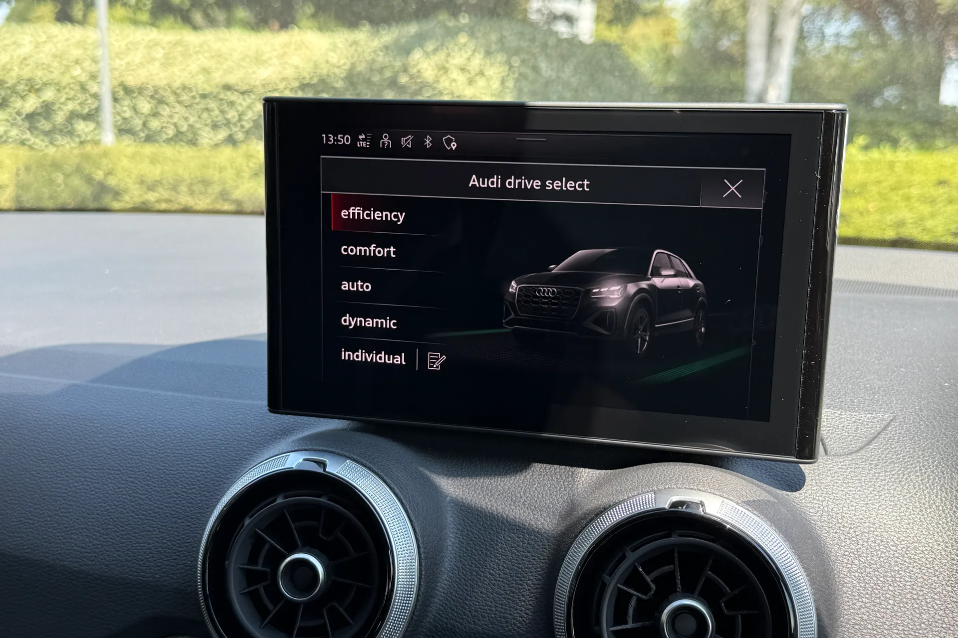 Audi Q2 thumbnail image number 32